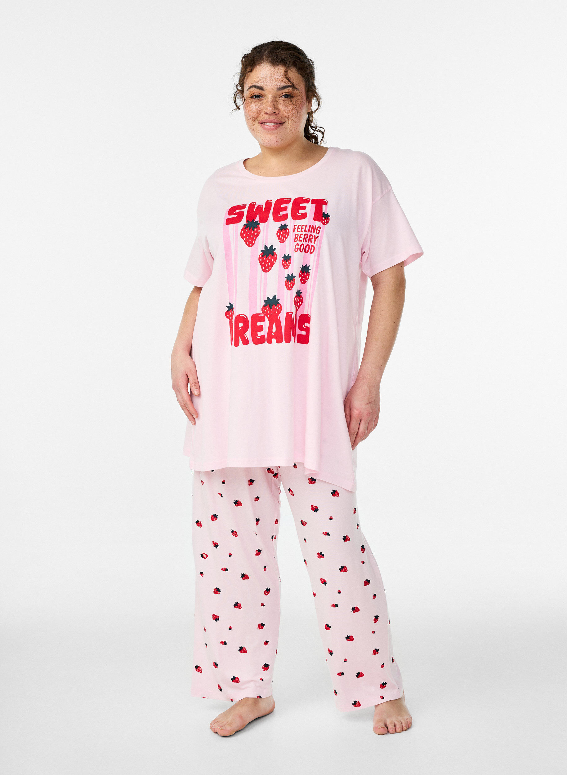 ZizziPyjamahousut pehme&auml;st&auml; jersey-materiaalista, korkea vy&ouml;t&auml;r&ouml; ja hedelm&auml;kuosi, Vaaleanpunainen, Model image number 0