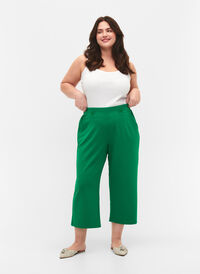 7/8-pituiset housut väljässä mallissa, Jolly Green, Model