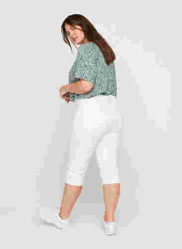 Slim fit Emily-farkkucaprit, Bright White, Model image number 2