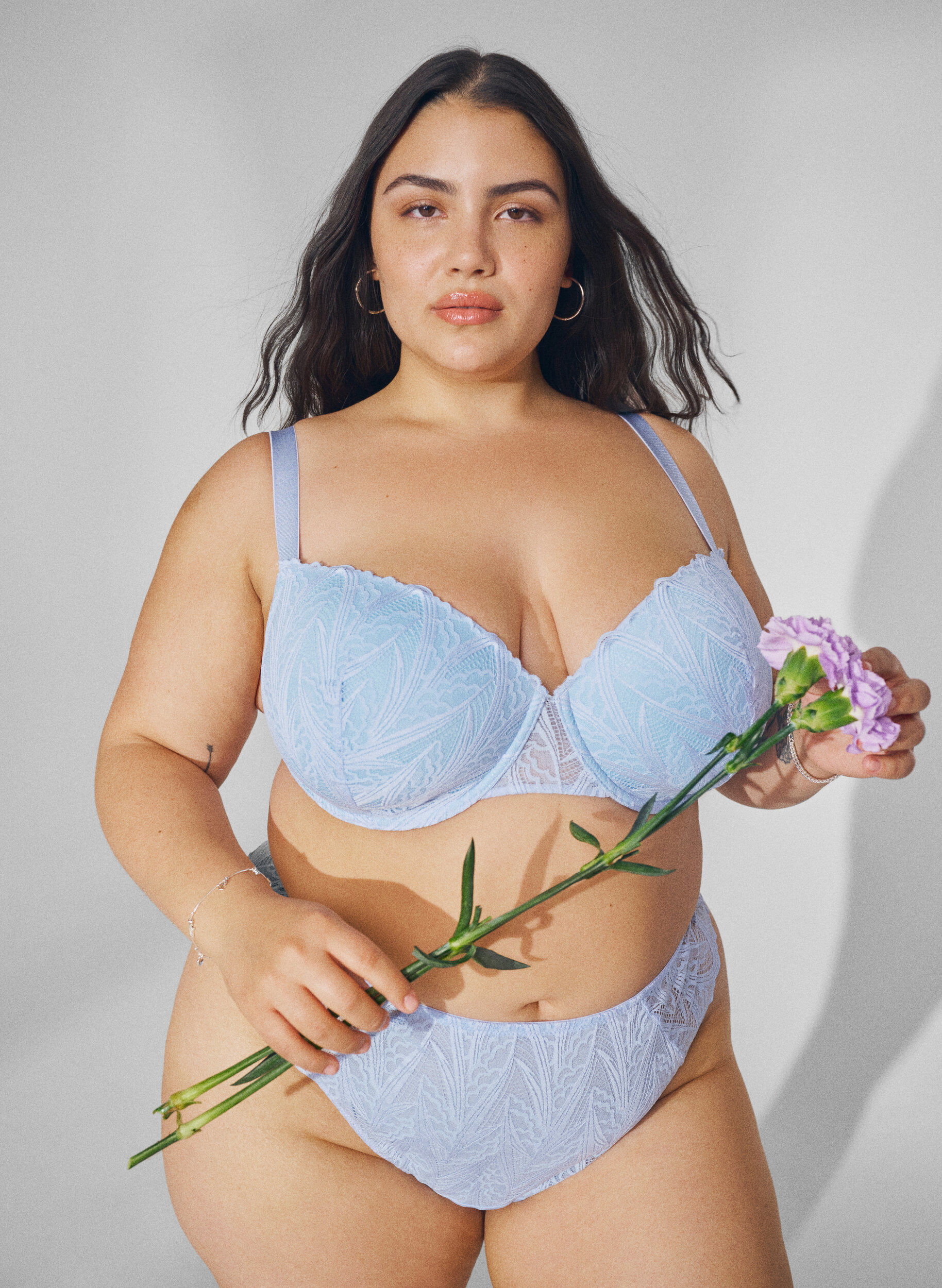 Zizzi G-stringit pitsill&auml; ja normaalilla vy&ouml;t&auml;r&ouml;nymp&auml;ryksell&auml;, Sininen, Image image number 0