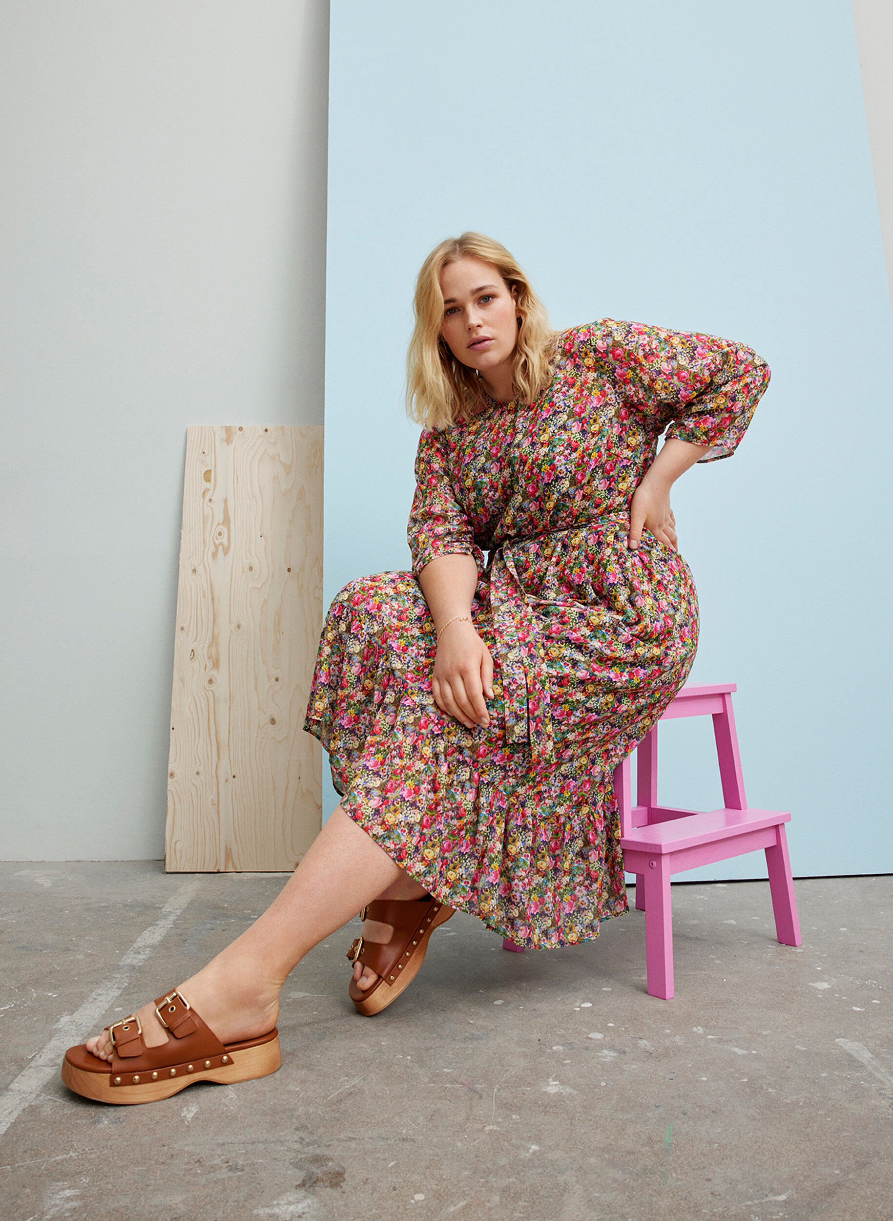 Zizzi Kukallinen midimekko nauhalla vy&ouml;t&auml;r&ouml;ll&auml;, Pink Flower AOP, Image image number 0