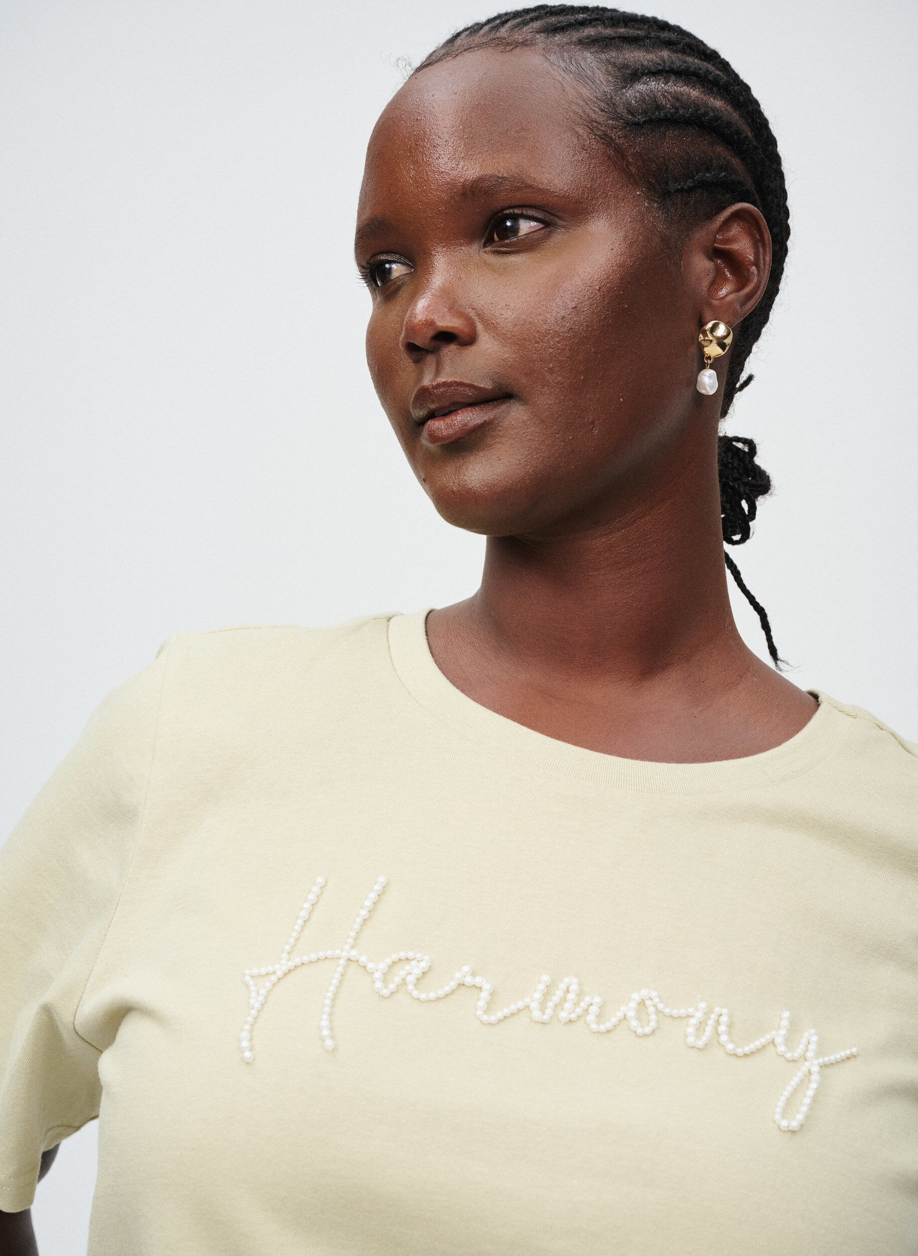 Zizzi T-paita luomupuuvillasta helmin koristellulla tekstill&auml;, Beige, Image image number 0