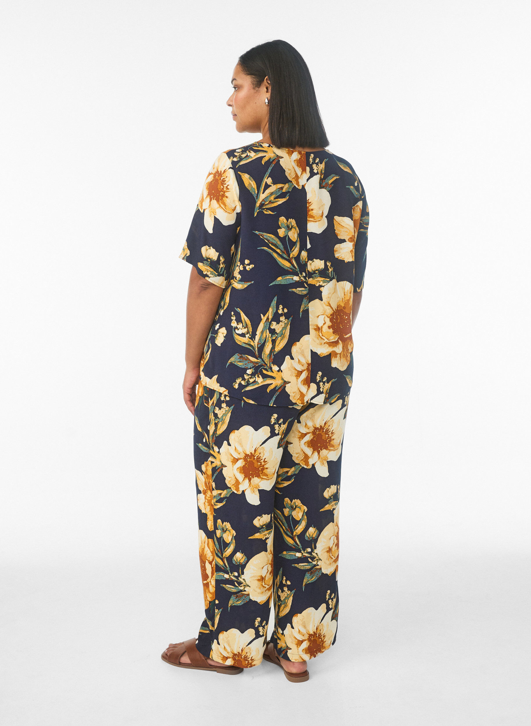 Zizzi V&auml;lj&auml;t viskoosihousut kuosilla, Sininen, Model image number 1