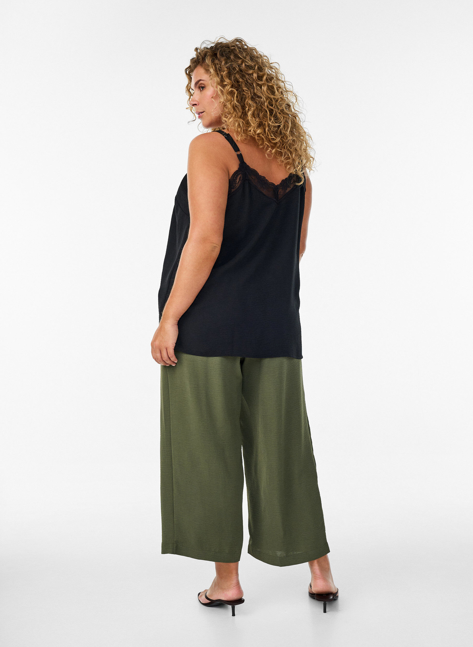 Zizzi Korkeavy&ouml;t&auml;r&ouml;iset culotte -housut joustavalla takaosalla, Vihre&auml;, Model image number 1