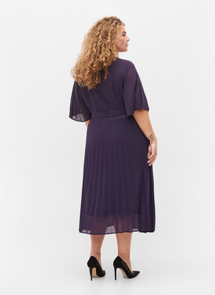Pliseerattu mekko lyhyillä hihoilla, Purple Velvet, Model image number 1