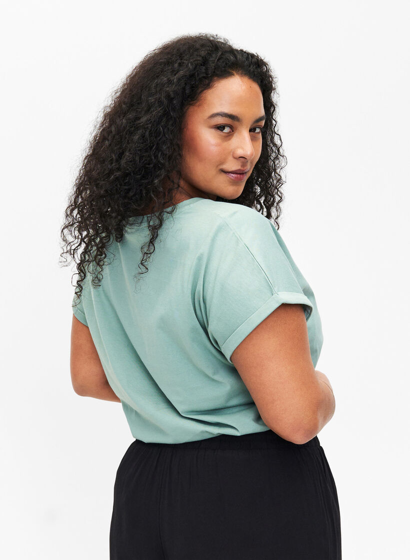 Orgaanisesta puuvillasta valmistettu T-paita kultaisella painatuksella, Ch.Green Gold Flower, Model image number 1