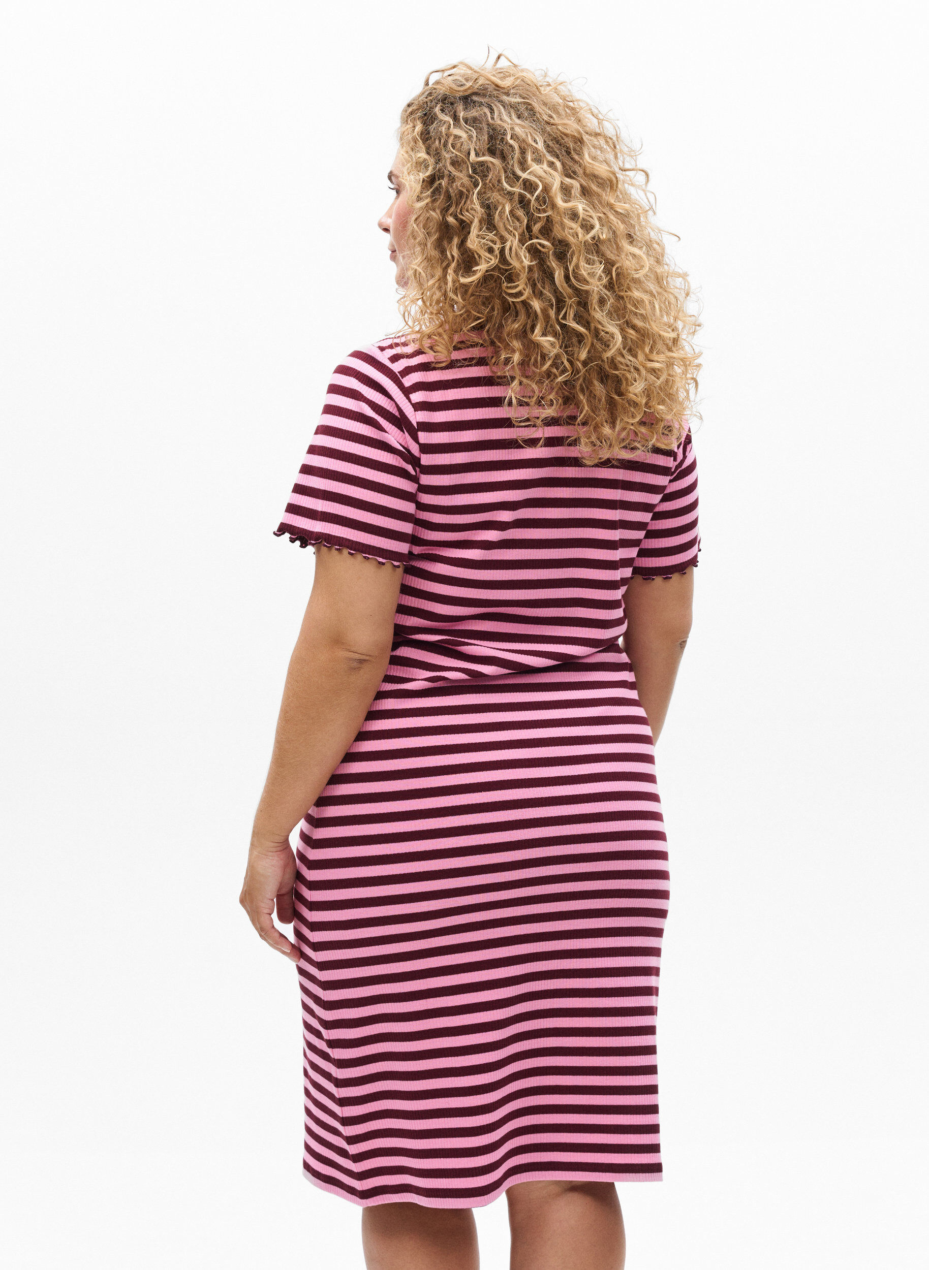 Zizzi Polvimittainen T-paitamekko ribatusta trikookankaasta, Tumma Bordeaux, Model image number 2