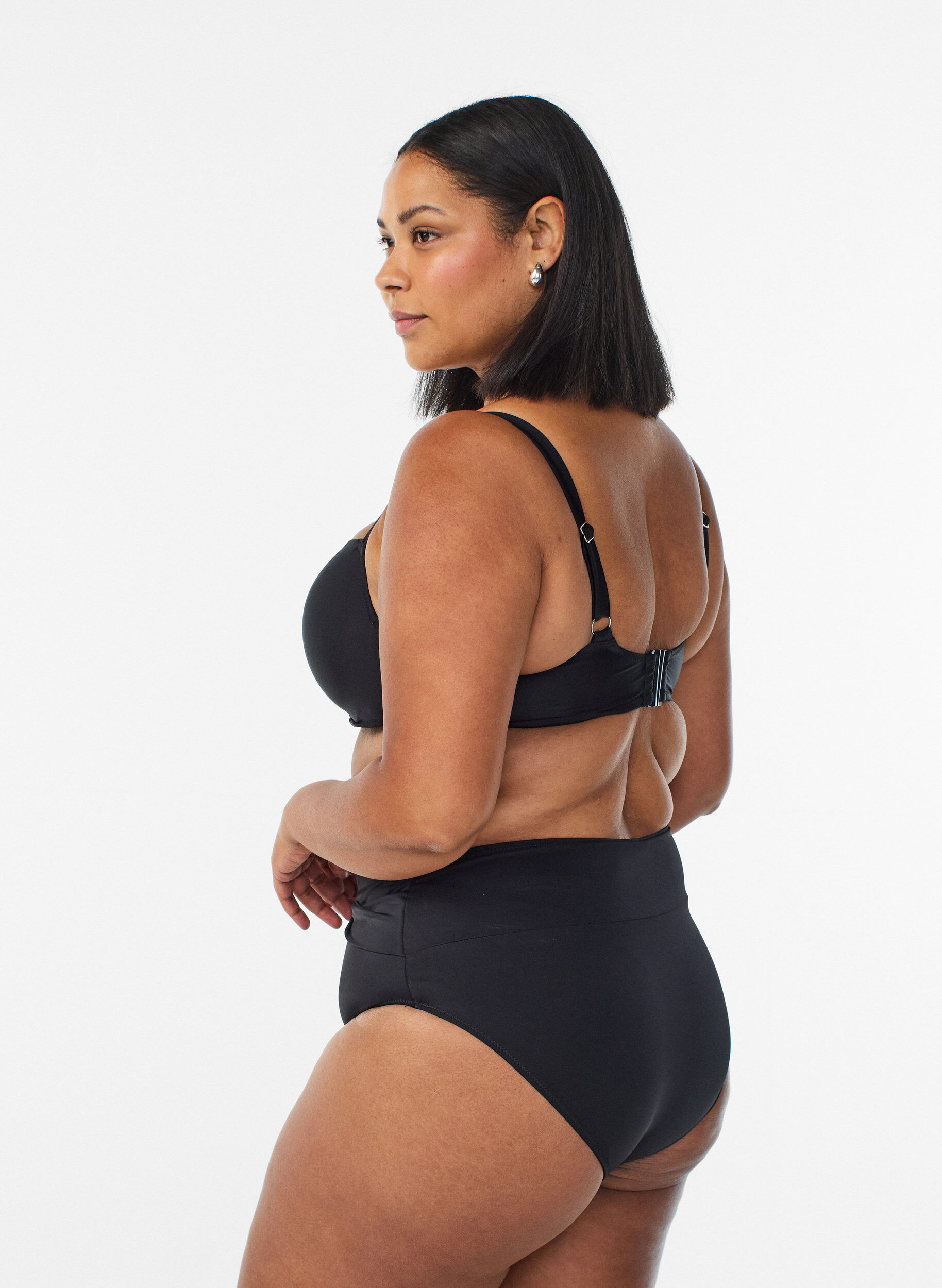 ZizziKaarituelliset bikiniliivit rypytyksell&auml;, Musta, Model image number 2