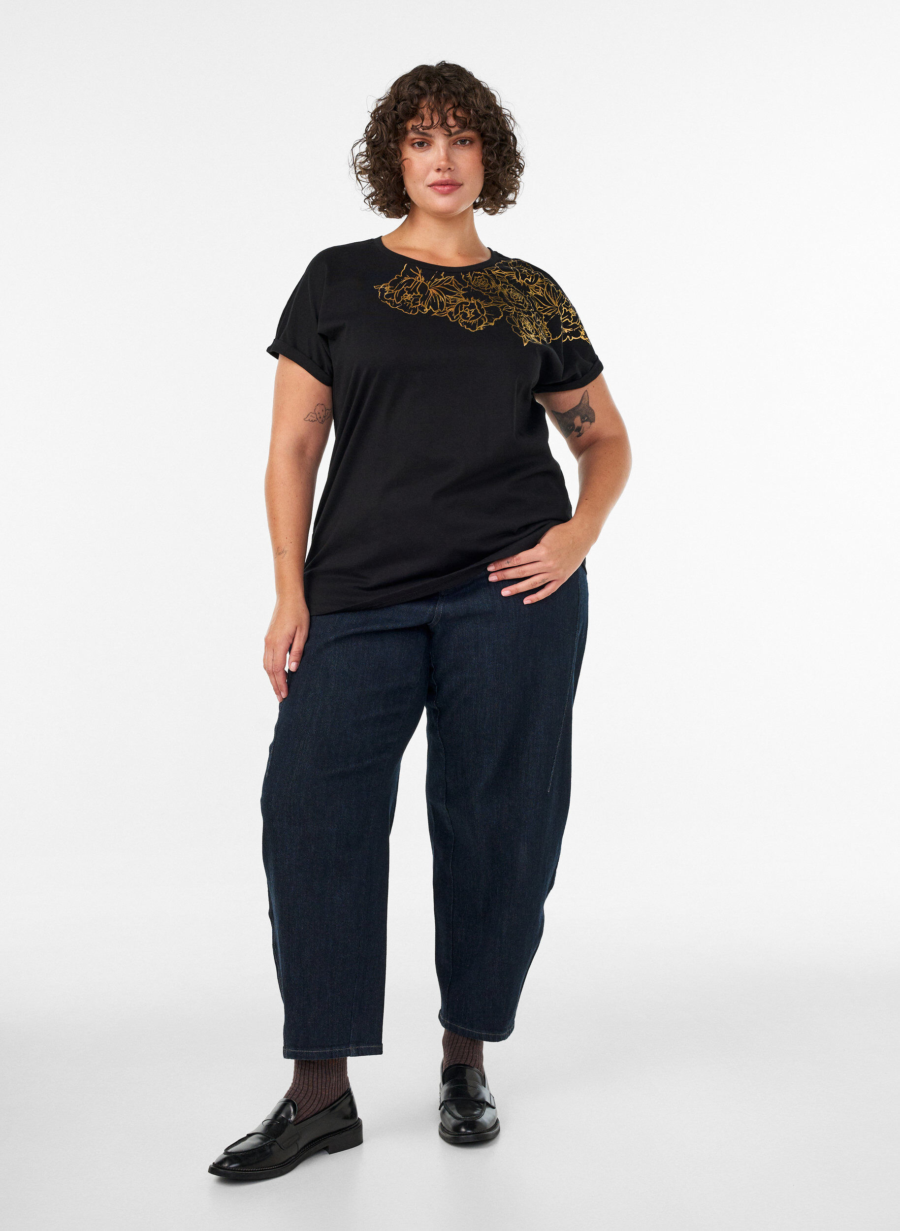 ZizziPuuvillainen T-paita kukkaprintill&auml;, Musta, Model image number 1