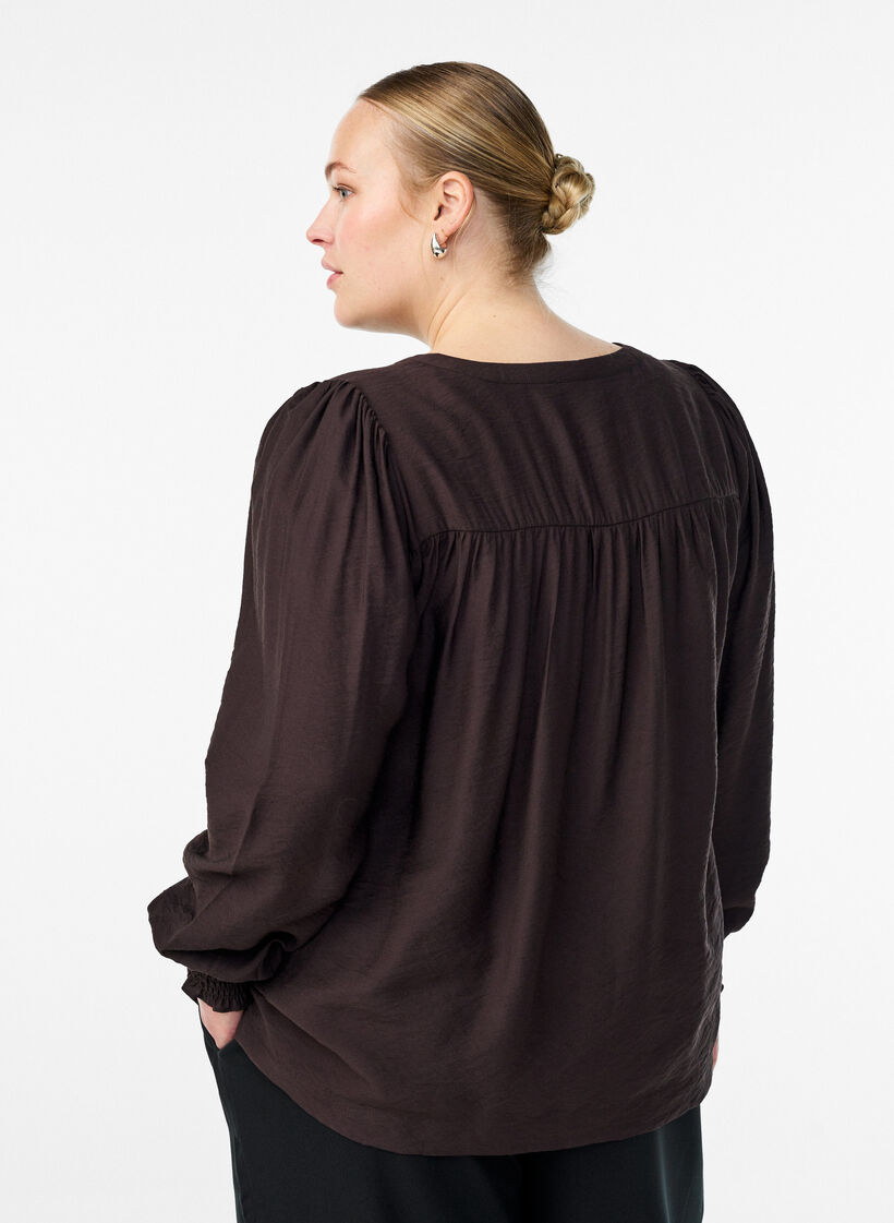 Viskoosipusero smock-yksityiskohdilla ja rypyill&auml;, Ruskea, Model image number 2