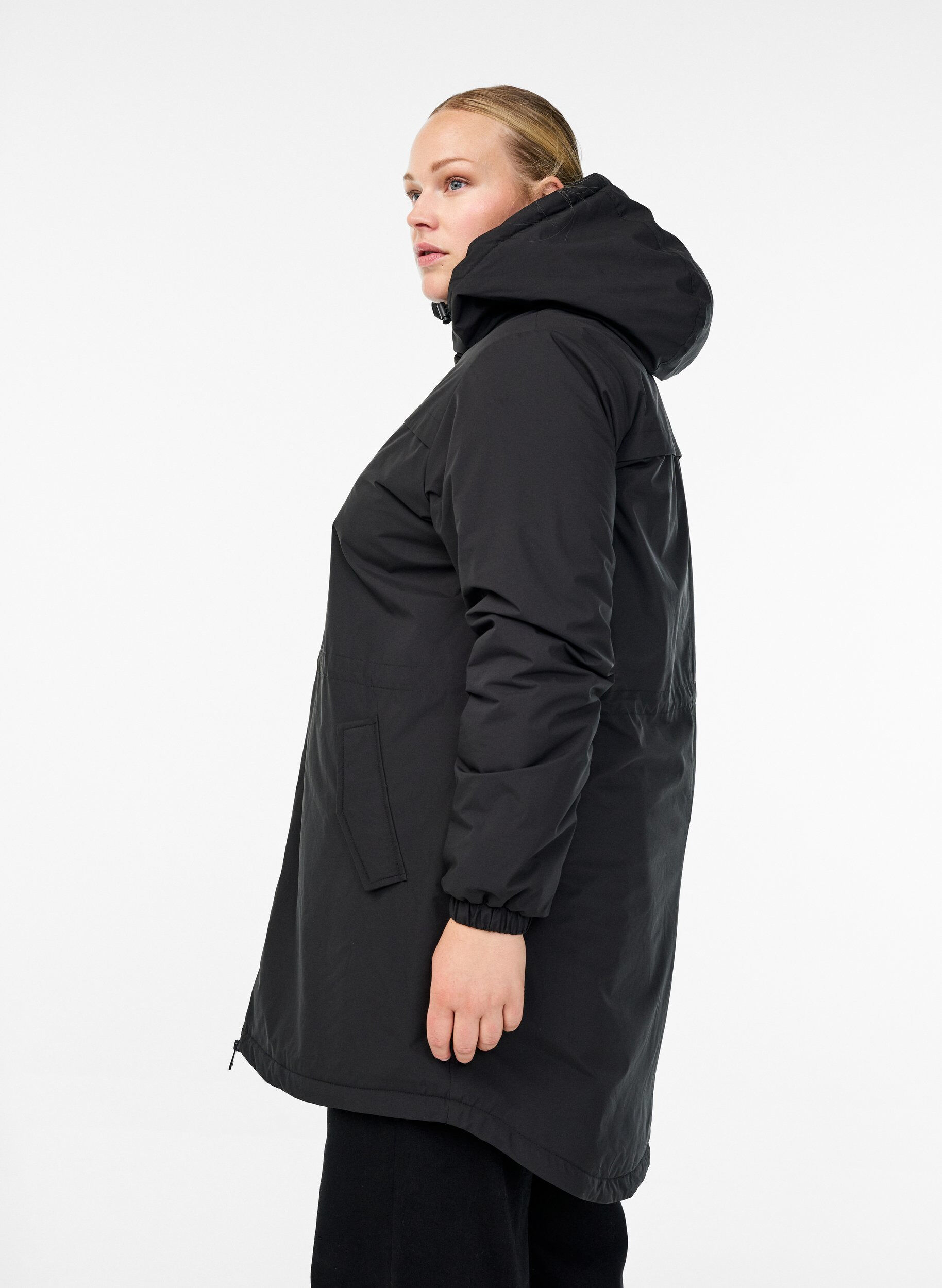 Zizzi Kevyt topattu parka hupulla, Musta, Model image number 3