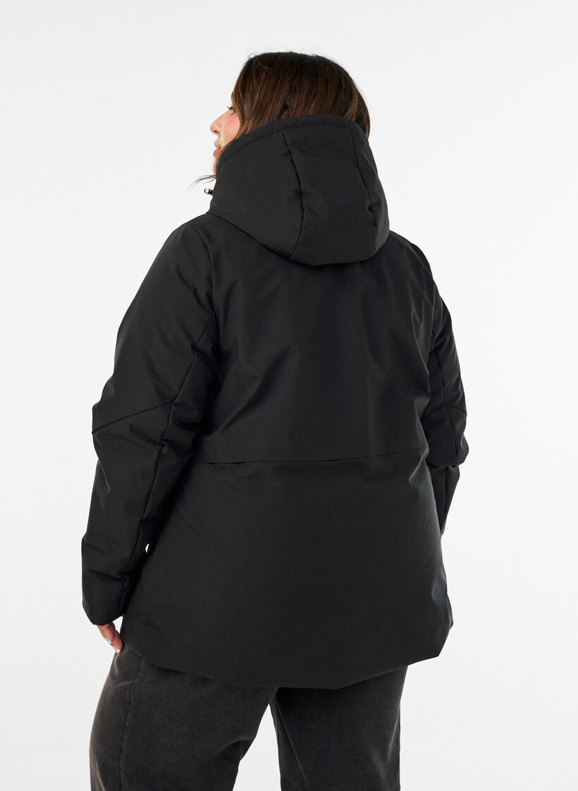 Talvitakki hupulla ja s&auml;&auml;dett&auml;v&auml;ll&auml; vy&ouml;t&auml;r&ouml;ll&auml;, Musta, Model image number 2
