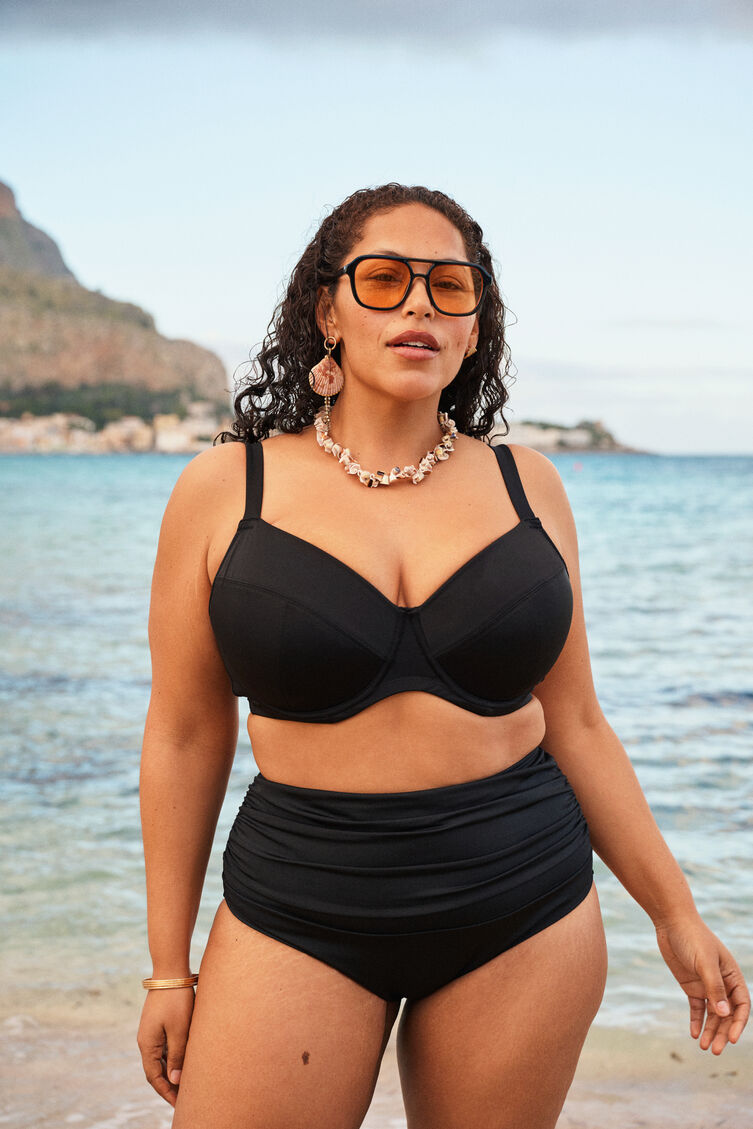 Bikiniyl&auml;osa, jossa on hyv&auml; tuki, , Model