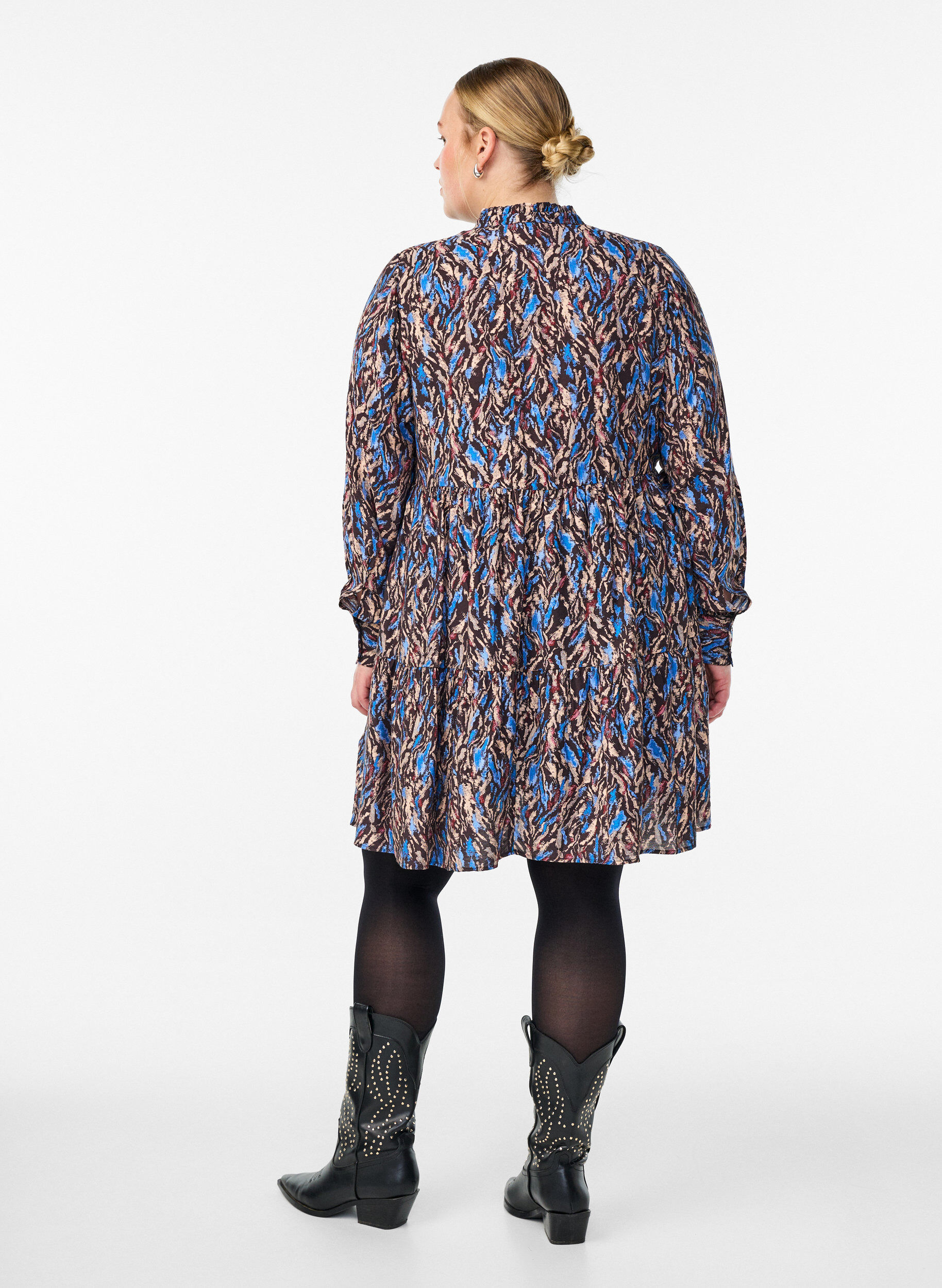 Zizzi A-linjainen mekko r&ouml;yhel&ouml;kauluksella, Sininen, Model image number 2