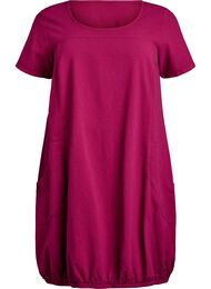 Lyhythihainen puuvillamekko, Punainen