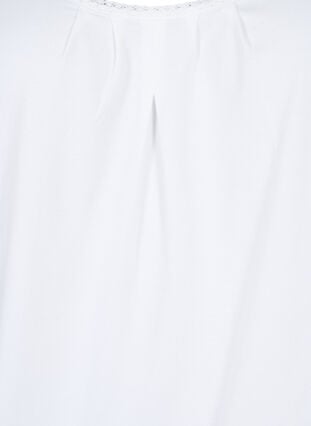 Puuvillatoppi pyöreällä pääntiellä ja pitsikantilla, Bright White, Packshot image number 2