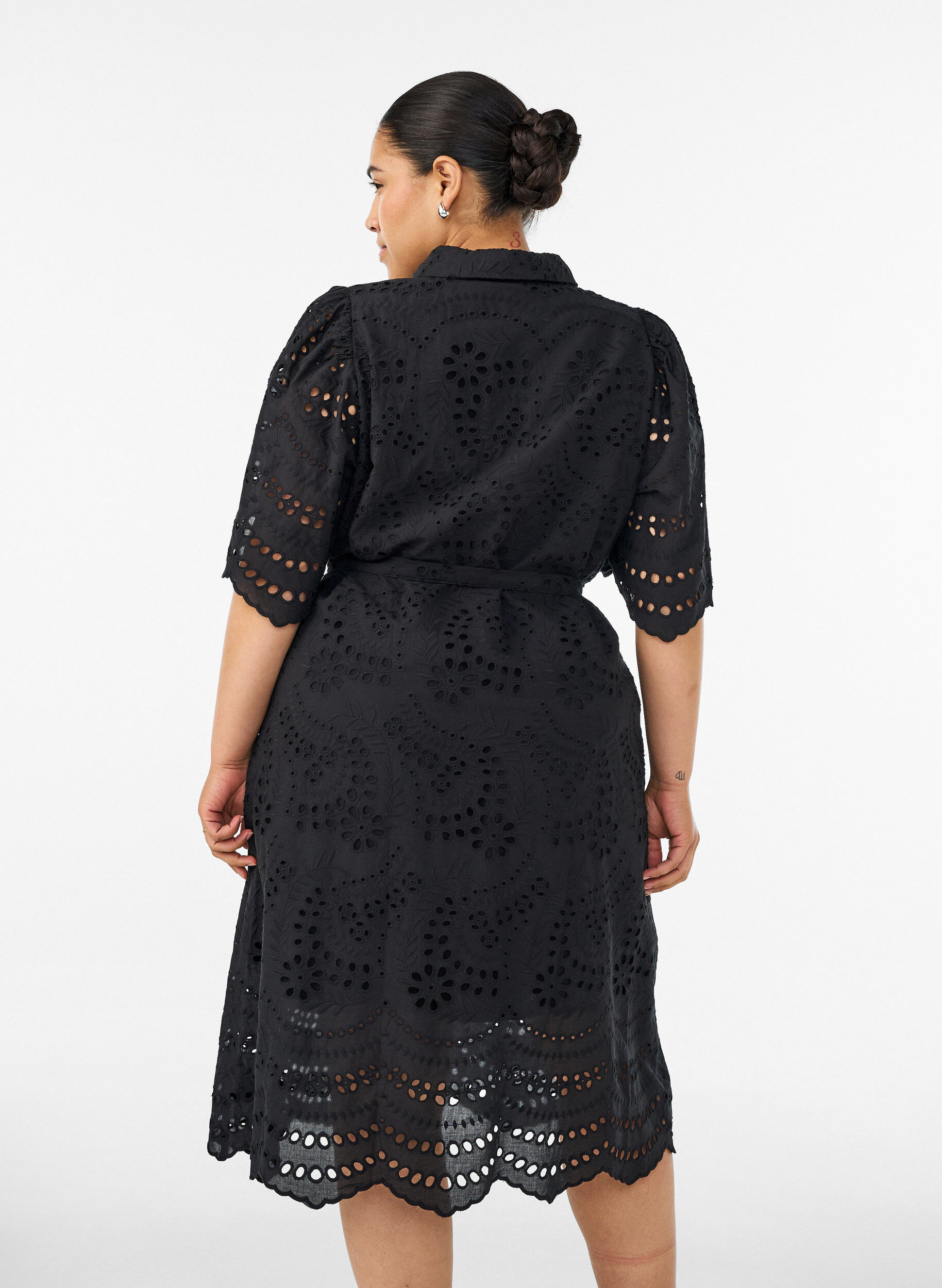 ZizziPaitamekko brodeerattua broderie anglaise -kangasta vy&ouml;ll&auml;, Musta, Model image number 2