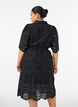 Paitamekko brodeerattua broderie anglaise -kangasta vy&ouml;ll&auml;, Musta, Model image number 2