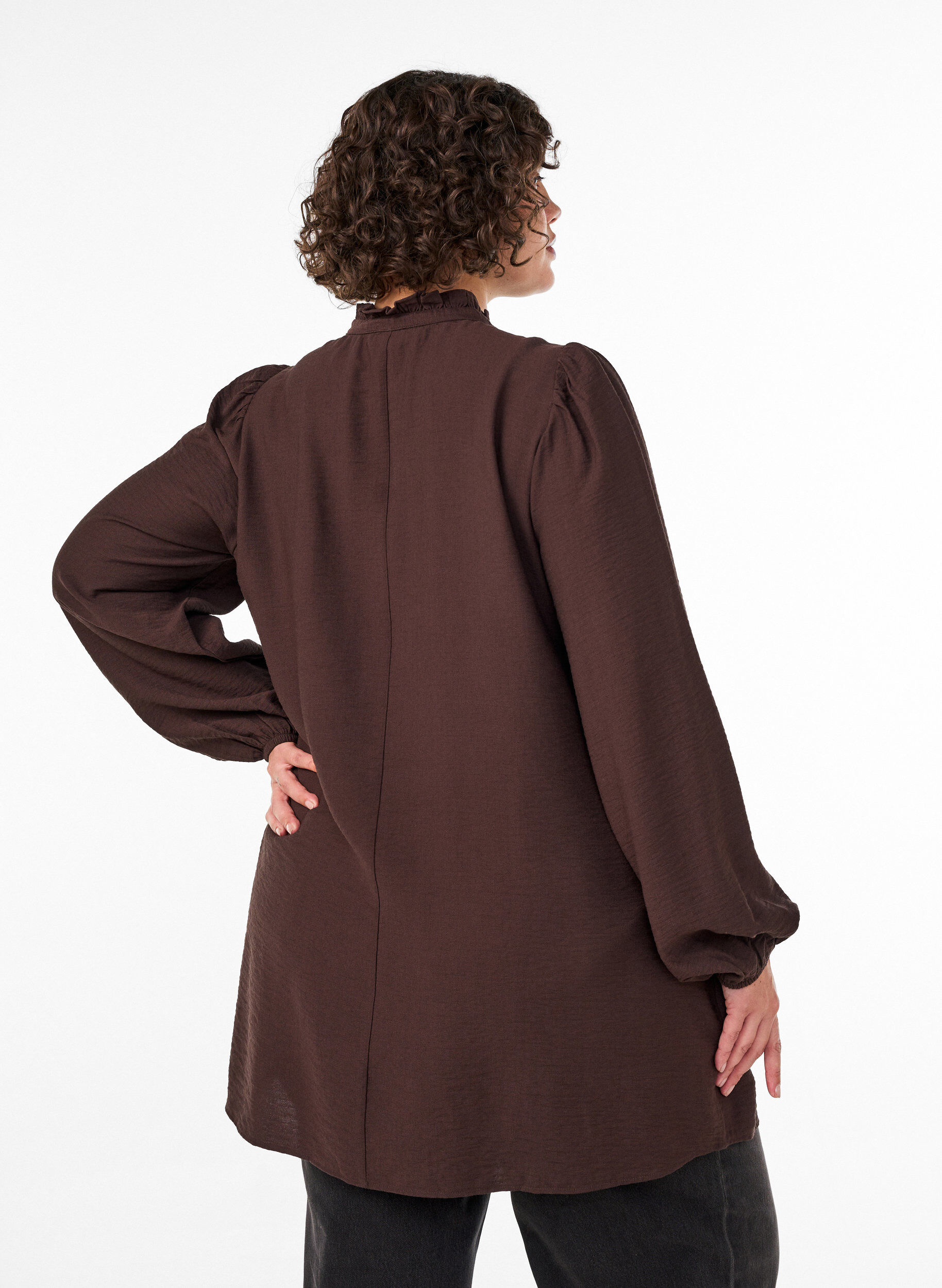 ZizziViskoositunika r&ouml;yhel&ouml;ill&auml; ja napeilla, Ruskea, Model image number 2