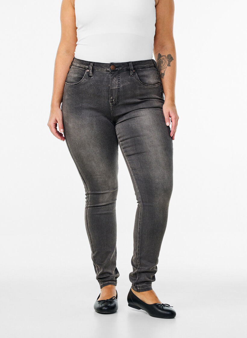 Super slim Amy-farkut korkealla vy&ouml;t&auml;r&ouml;ll&auml;, Dark Grey Denim, Model image number 2