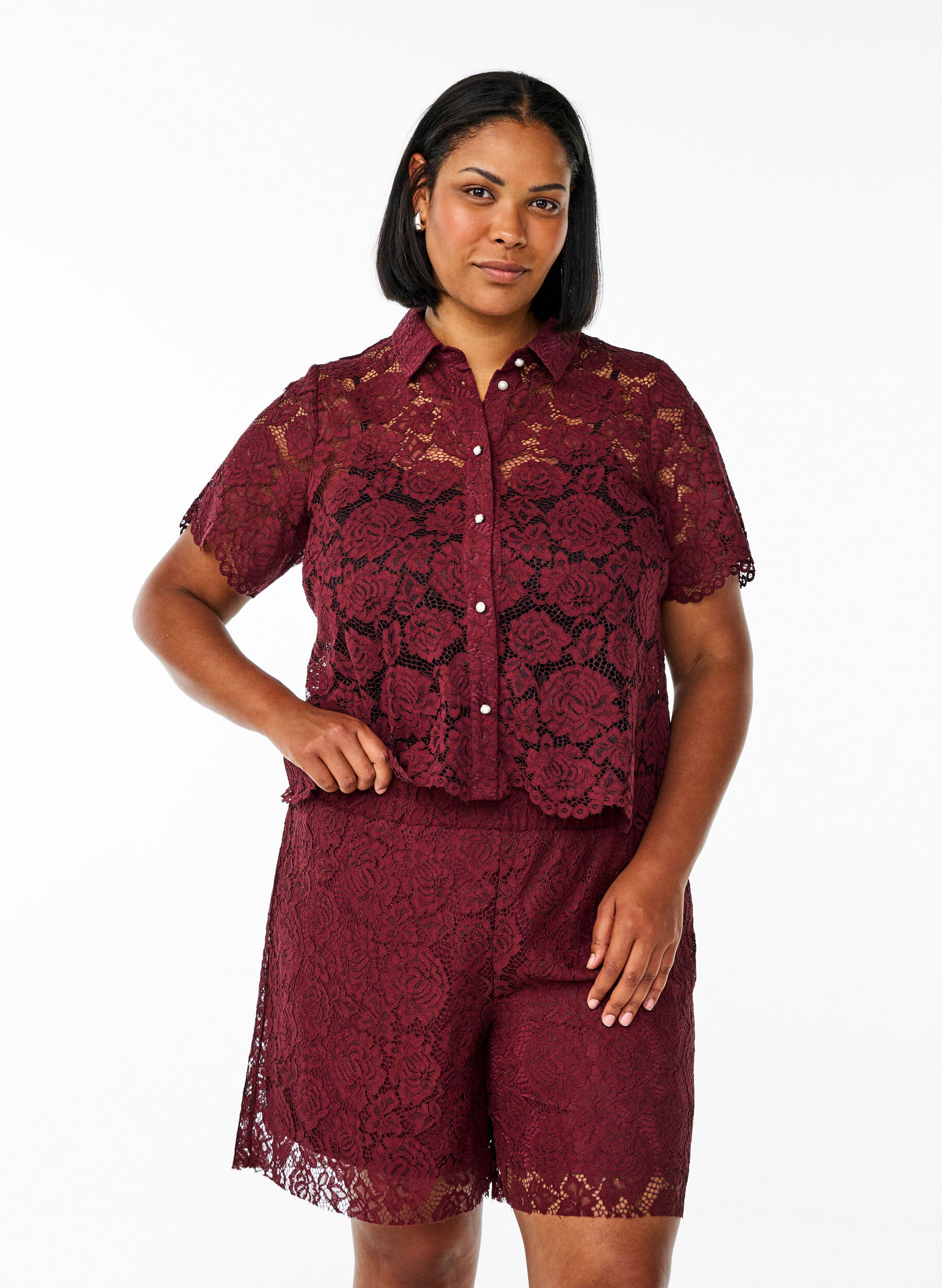 Rennot pitsishortsit, Tumma Bordeaux, Model