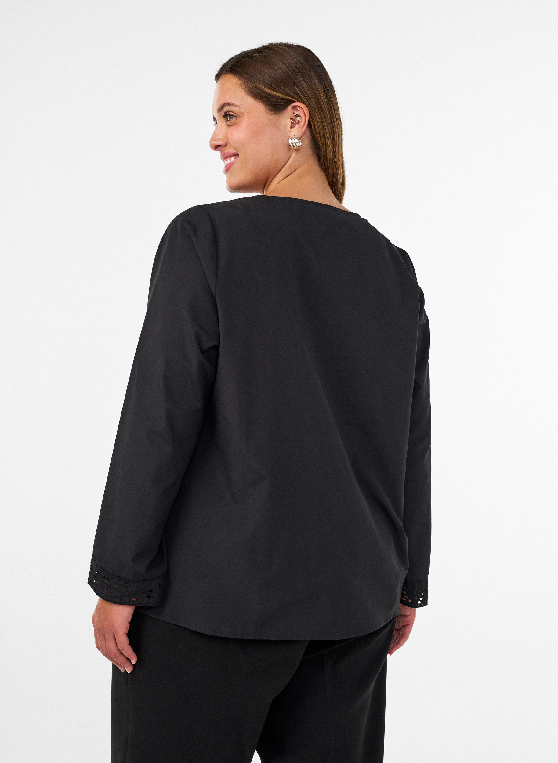 ZizziPaitapusero reik&auml;kirjailulla, Musta, Model image number 2
