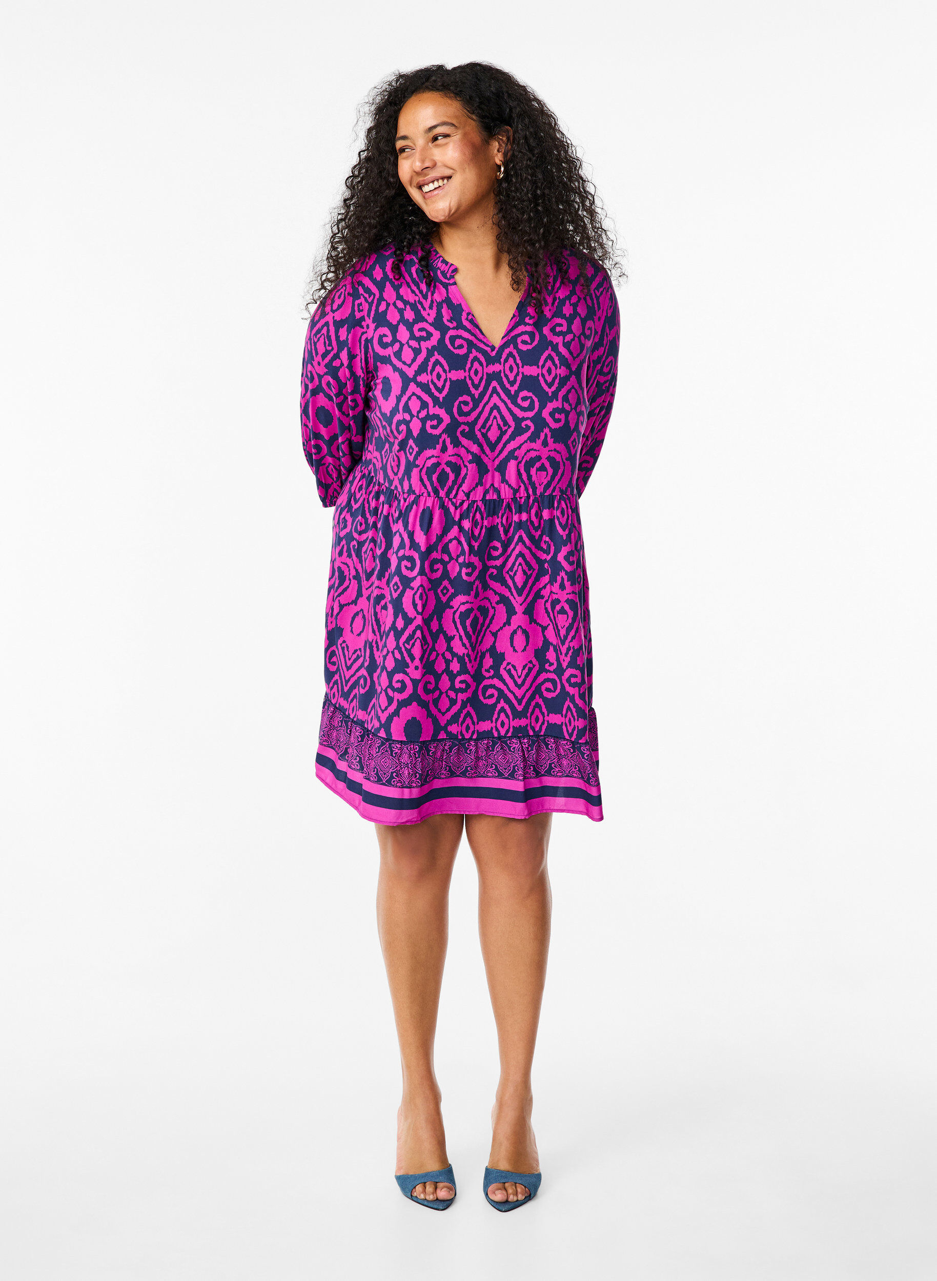 Zizzi Lyhyt painokuvioitu A-linjainen mekko, Night Sky AOP, Model image number 2