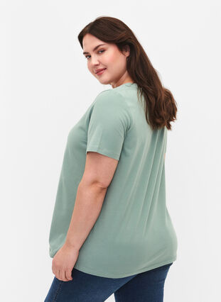 Yksivärinen perus t-paita puuvillasta, Chinois Green, Model image number 1