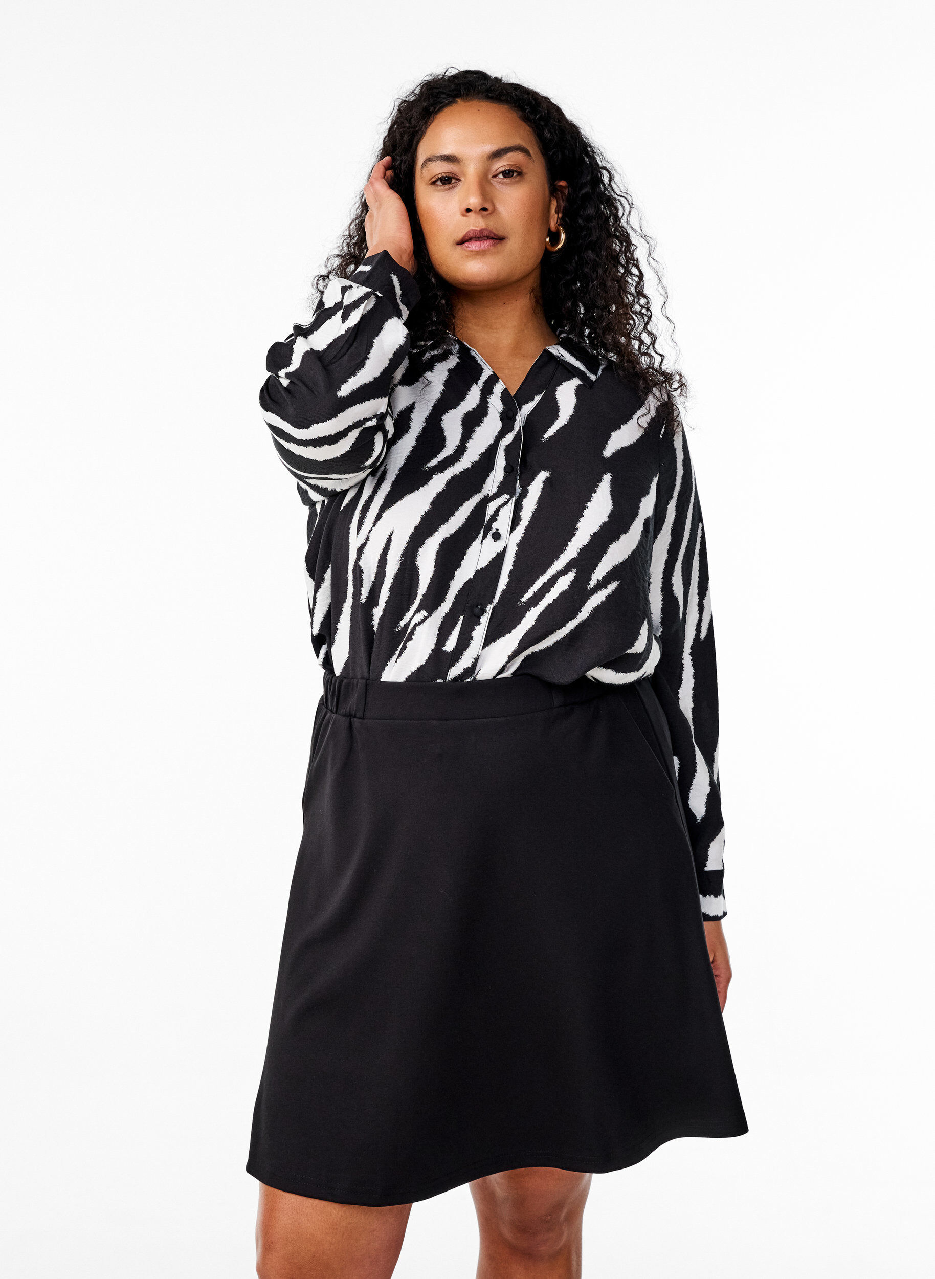 Viscoosinen skater-hame, Musta, Model