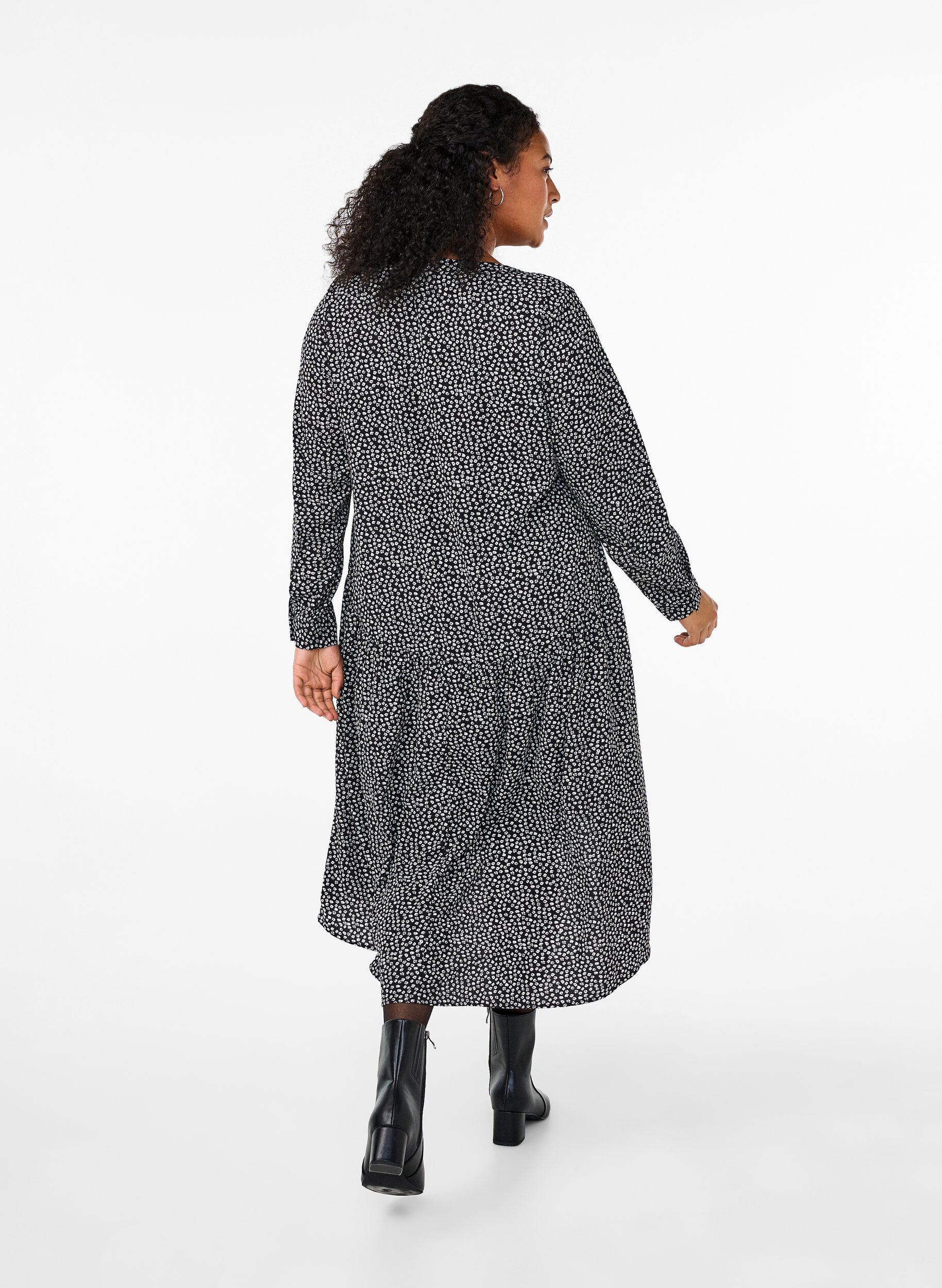 Zizzi Midi-mekko pitkill&auml; hihoilla, Black Small Flower, Model image number 1