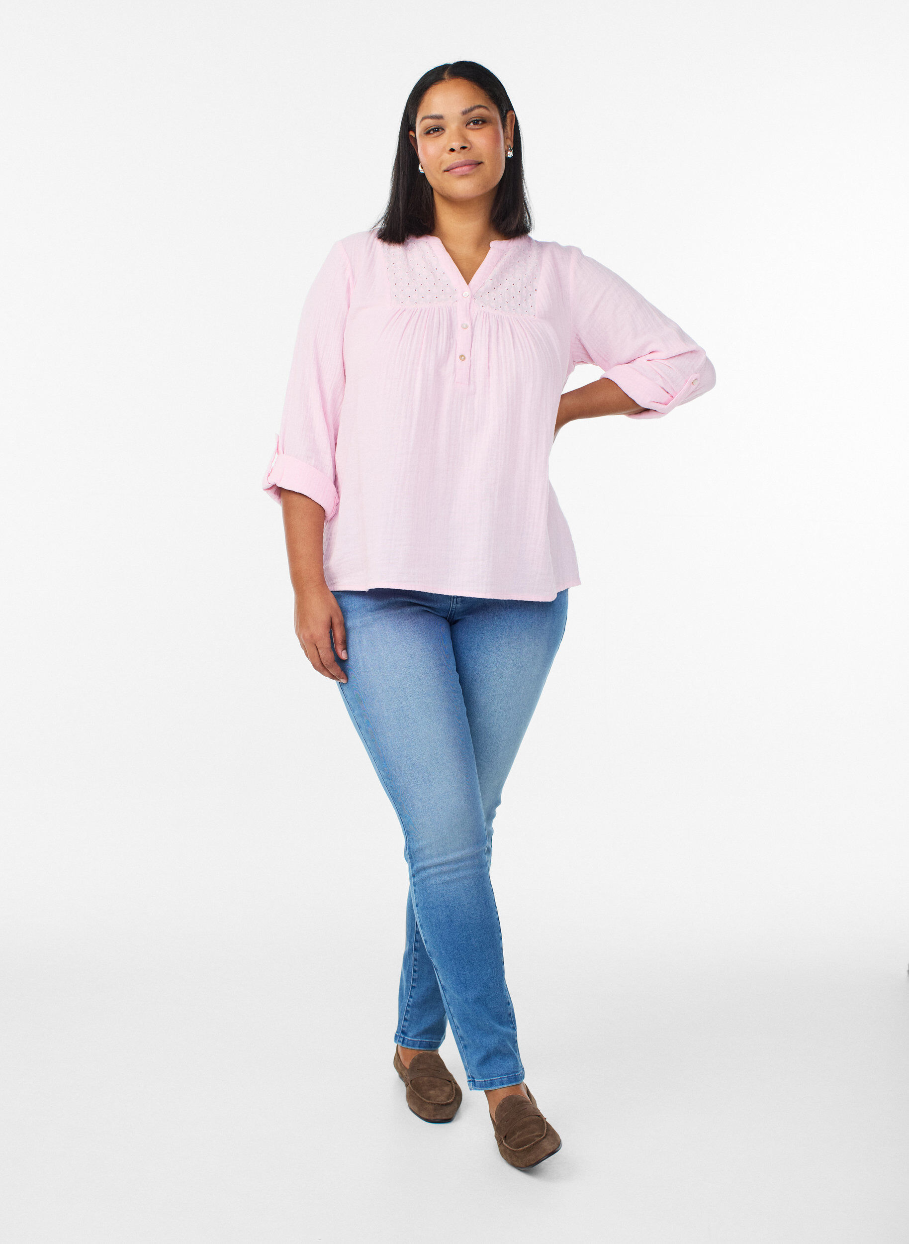 Slim fit Emily-farkut normaalilla vy&ouml;t&auml;r&ouml;ll&auml;, Sininen, Model