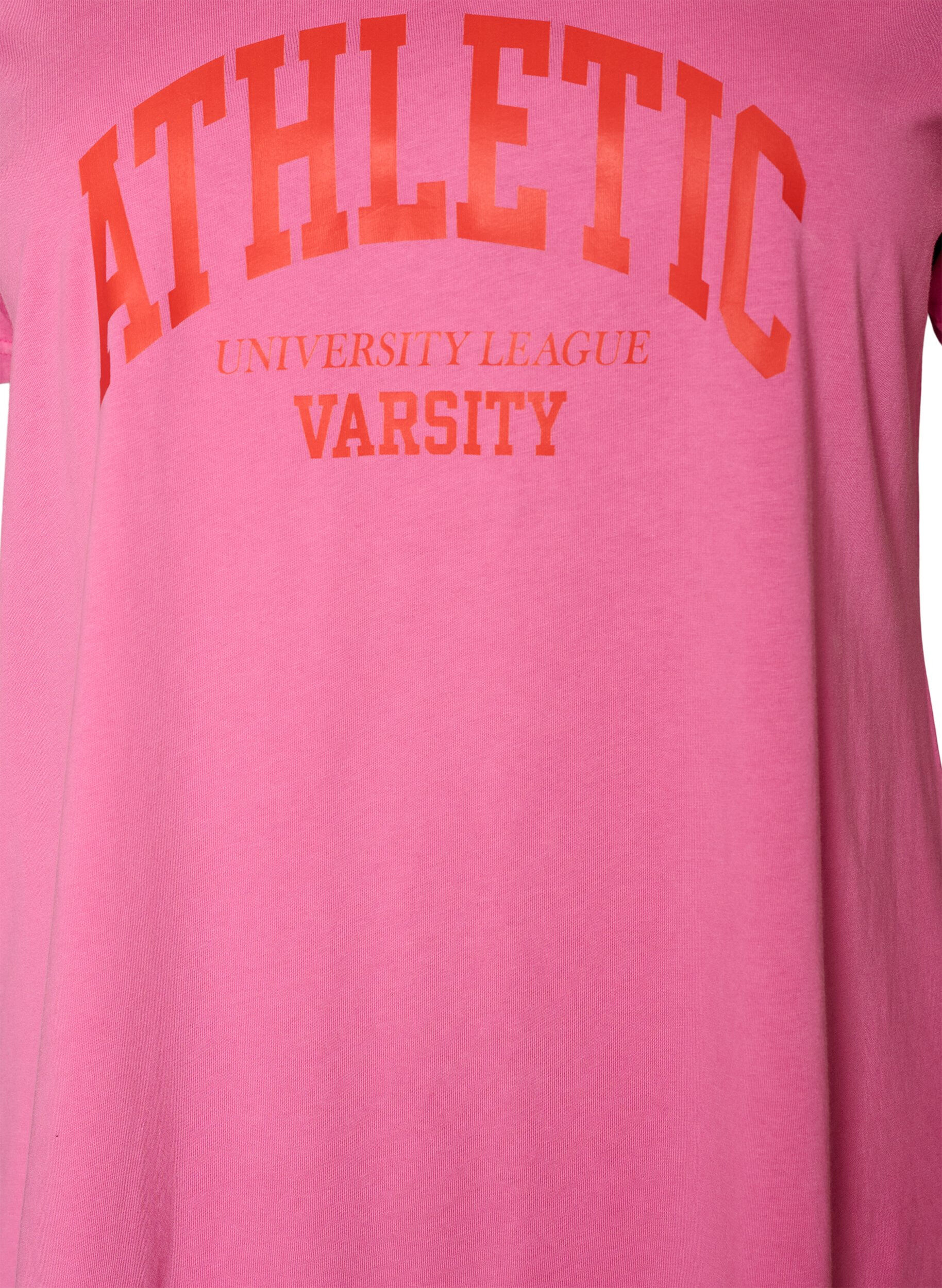 ZizziLuomupuuvilla T-paita collegiatyylisell&auml; printill&auml; ja V-kauluksella, Vaaleanpunainen, Packshot image number 2