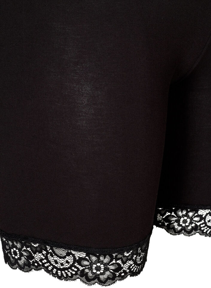 Py&ouml;r&auml;ilyshortsit pitsireunuksella, Musta, Packshot image number 2