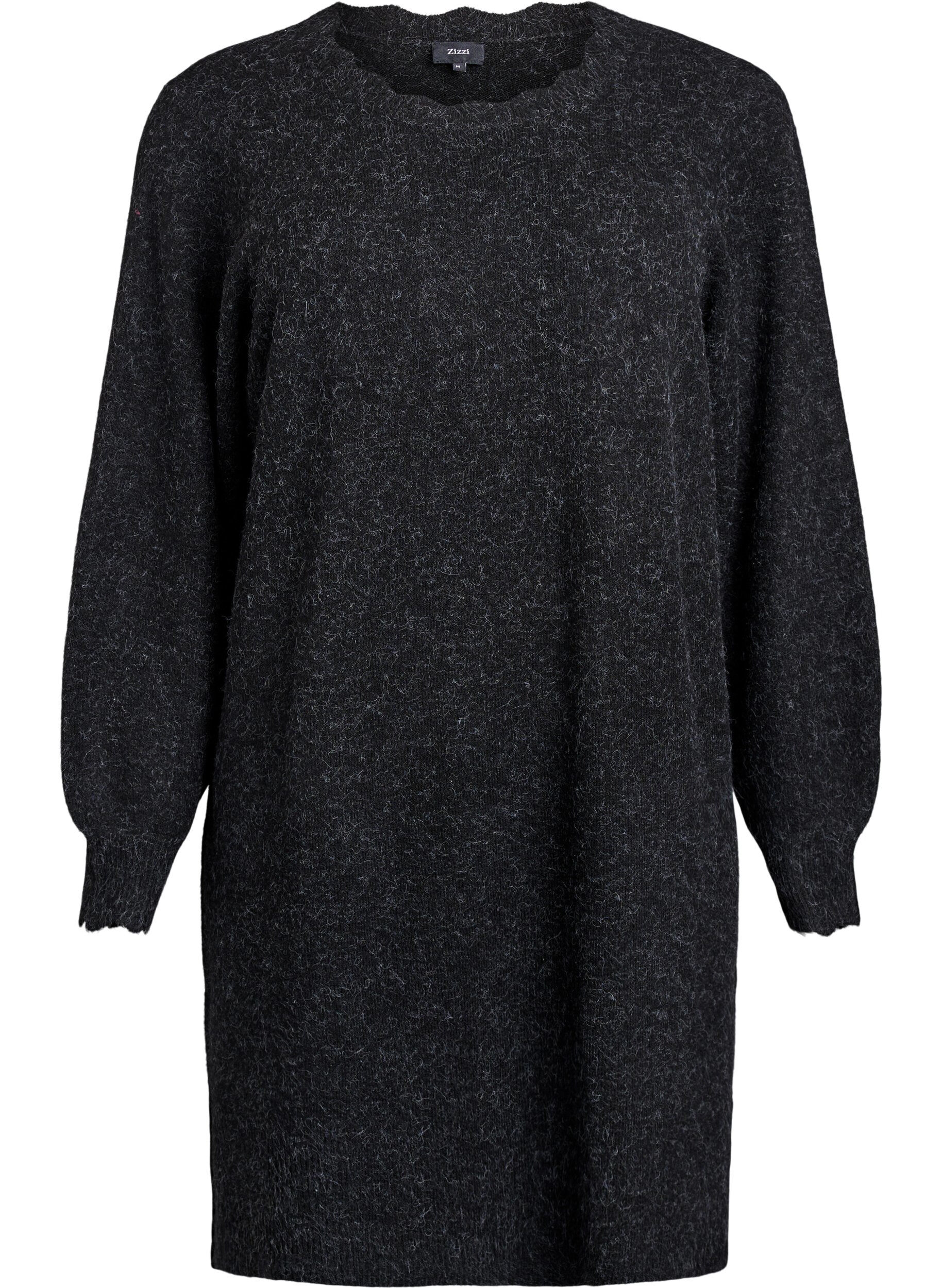 Lyhyt neulemekko aaltoilevalla helmalla ja halkioilla