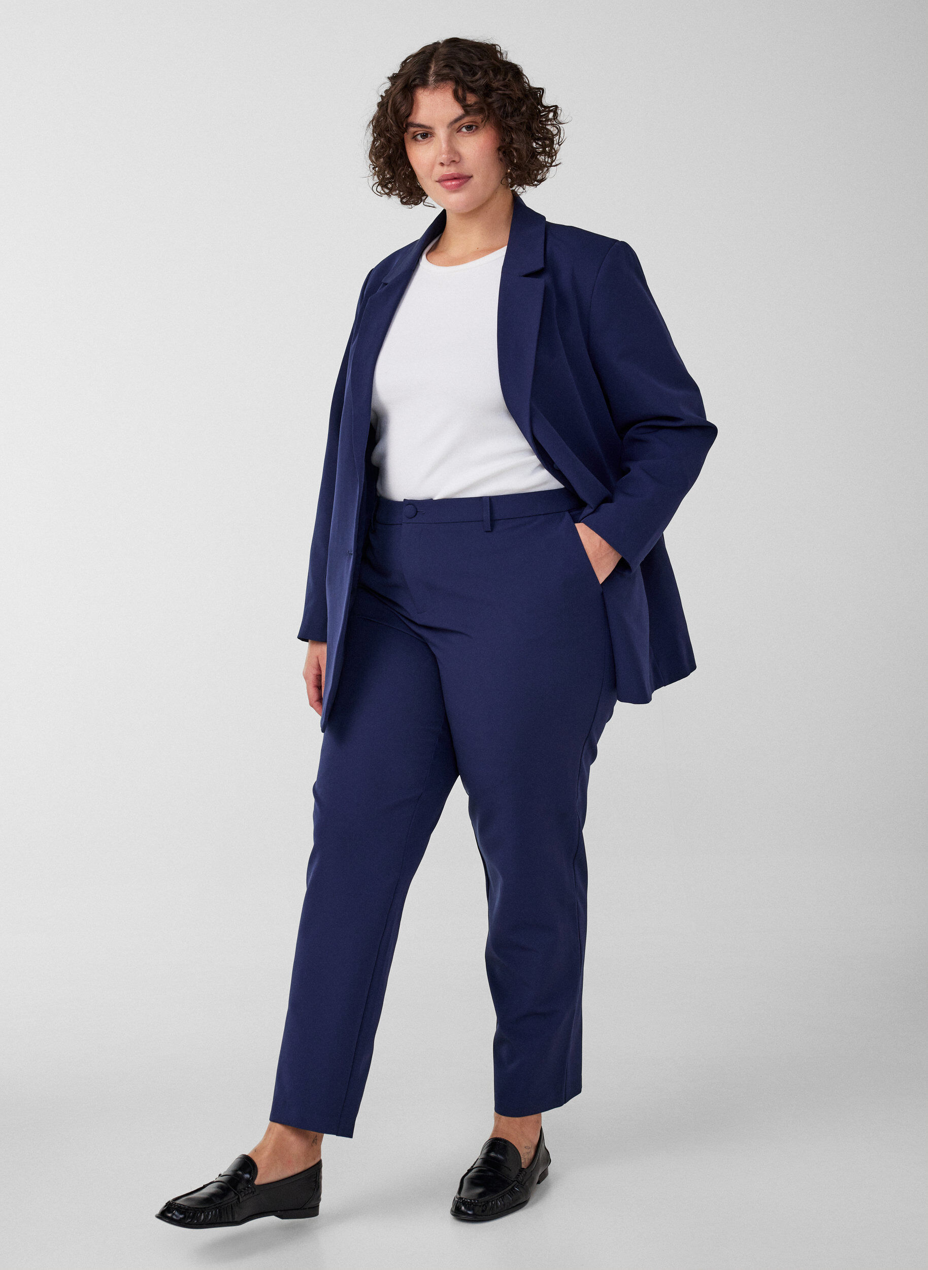 Housut taskuilla ja suorilla lahkeilla, Sininen, Model