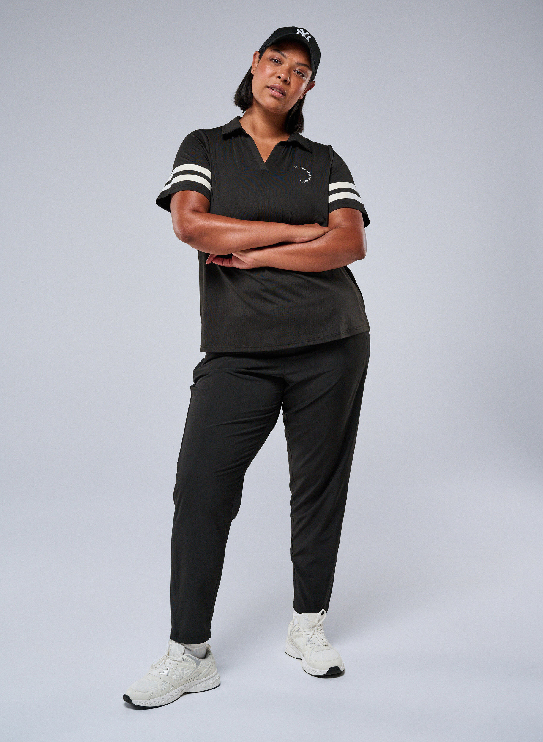 Zizzi Kevyet treenihousut taskuilla, Musta, Image image number 0