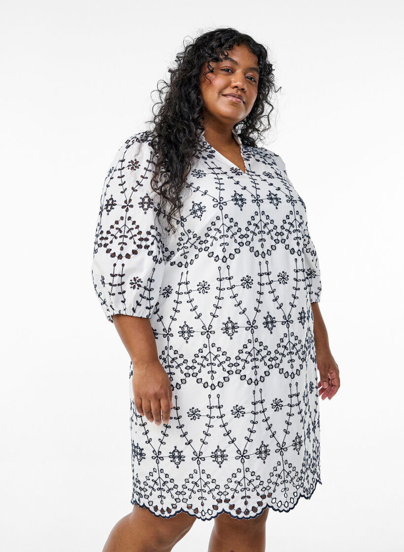 Mekko kontrastia luovalla anglais-kirjonnalla, White w. Navy Blazer, Model image number 0