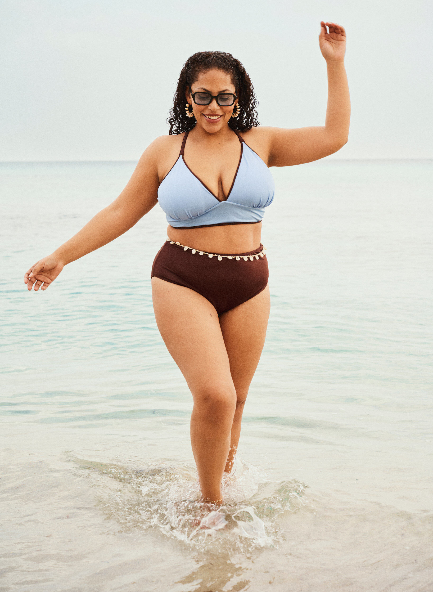 Zizzi K&auml;&auml;nnett&auml;v&auml;t bikinin alaosat normaalilla vy&ouml;t&auml;r&ouml;ll&auml;, Ruskea, Image image number 0