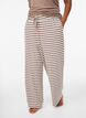 Raidalliset pyjamahousut korkealla vy&ouml;t&auml;r&ouml;ll&auml; ja leveill&auml; lahkeilla, Beige, Model image number 2