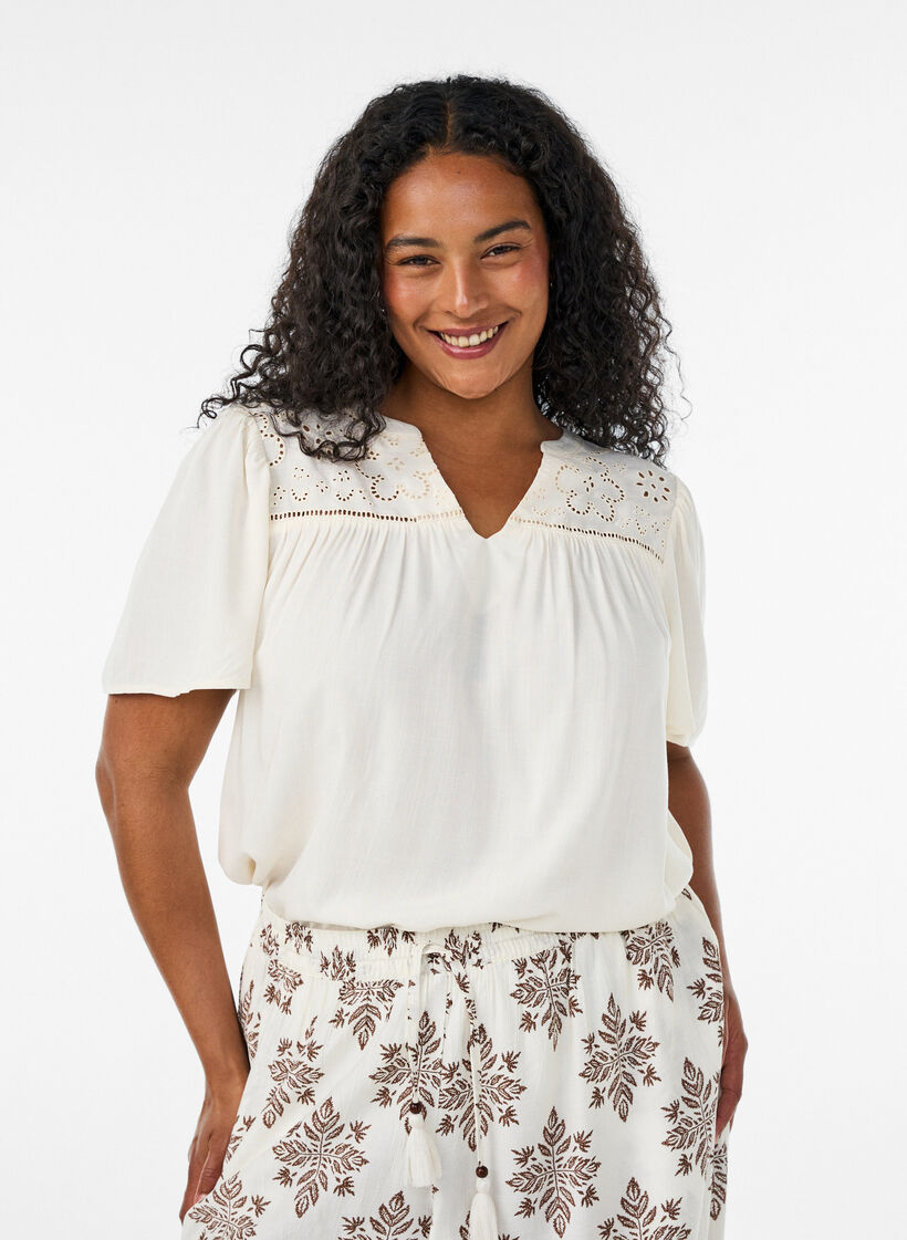 Viskoosipusero broderieanglaise-koristeilla, Beige, Model image number 0