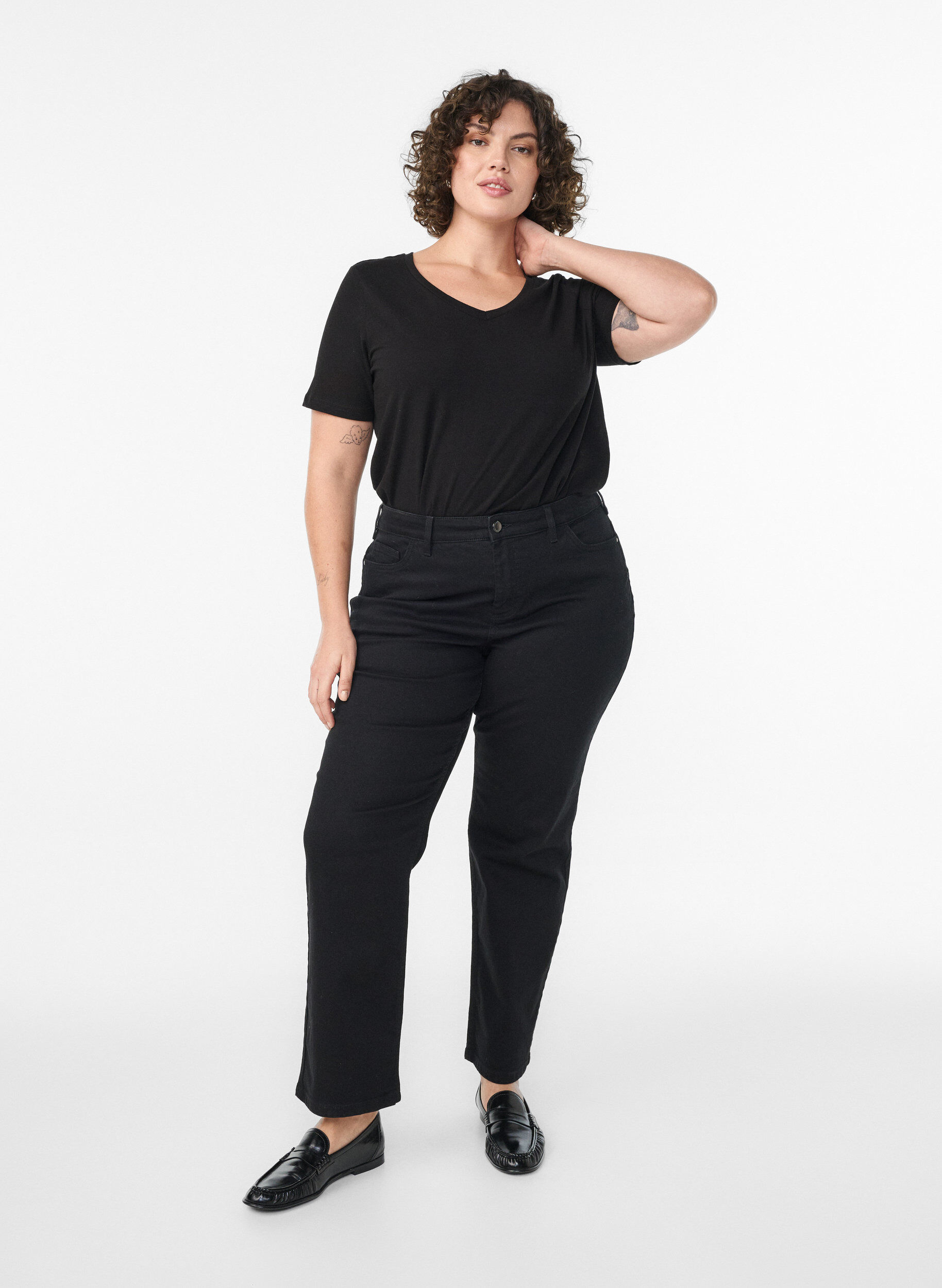 Zizzi Yksiv&auml;rinen perus t-paita puuvillasta, Musta, Model image number 1