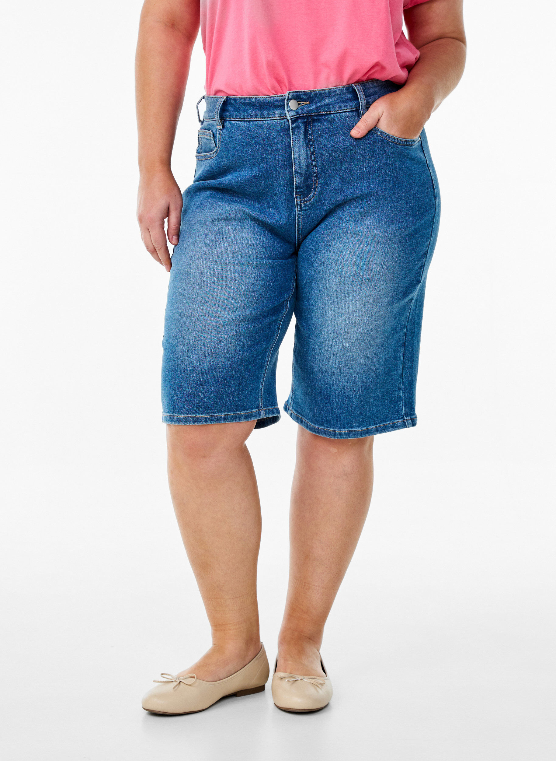 Zizzi Korkeavy&ouml;t&auml;r&ouml;iset denim-Bermudat, Sininen, Model image number 2