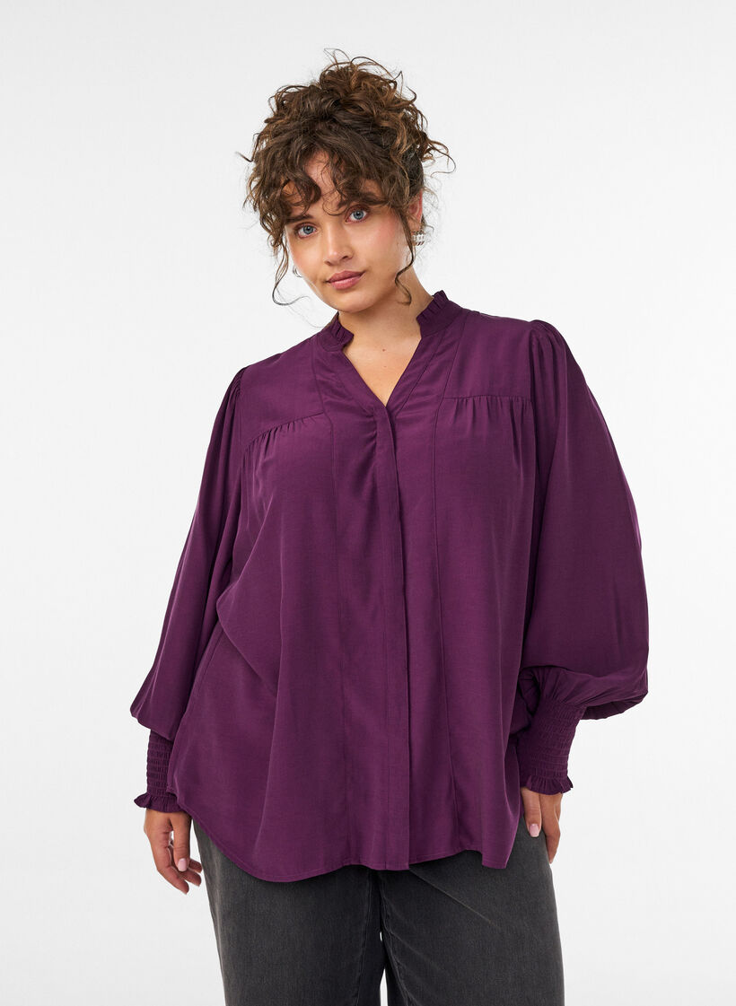 Pusero r&ouml;yhel&ouml;kauluksella ja rypytyksell&auml;, Violetti, Model image number 0
