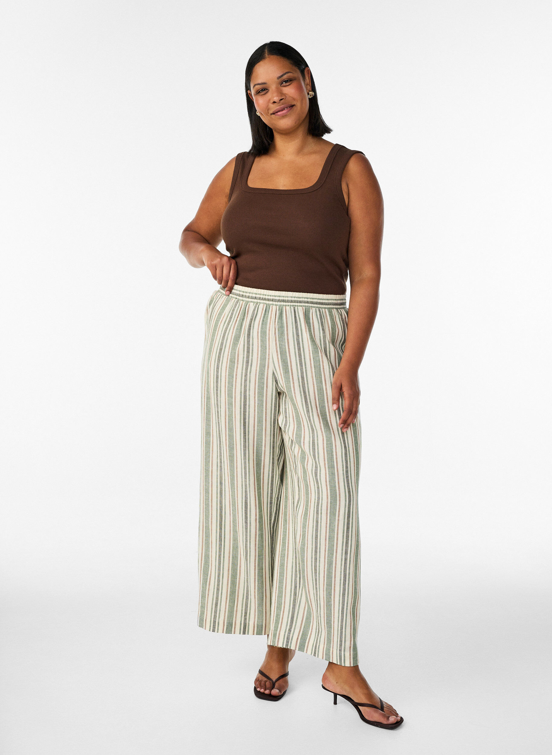 Leve&auml;lahkeiset pellava- ja viskoosihousut, Vanilja, Model