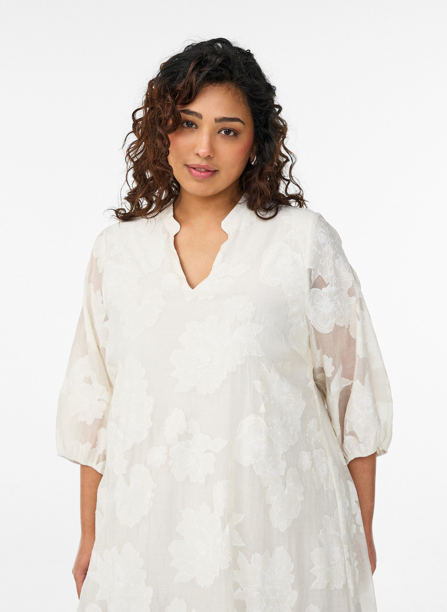 Zizzi Midimekko kukkakuviolla ja l&auml;pikuultavilla 3/4-hihoilla, Beige, Model image number 2