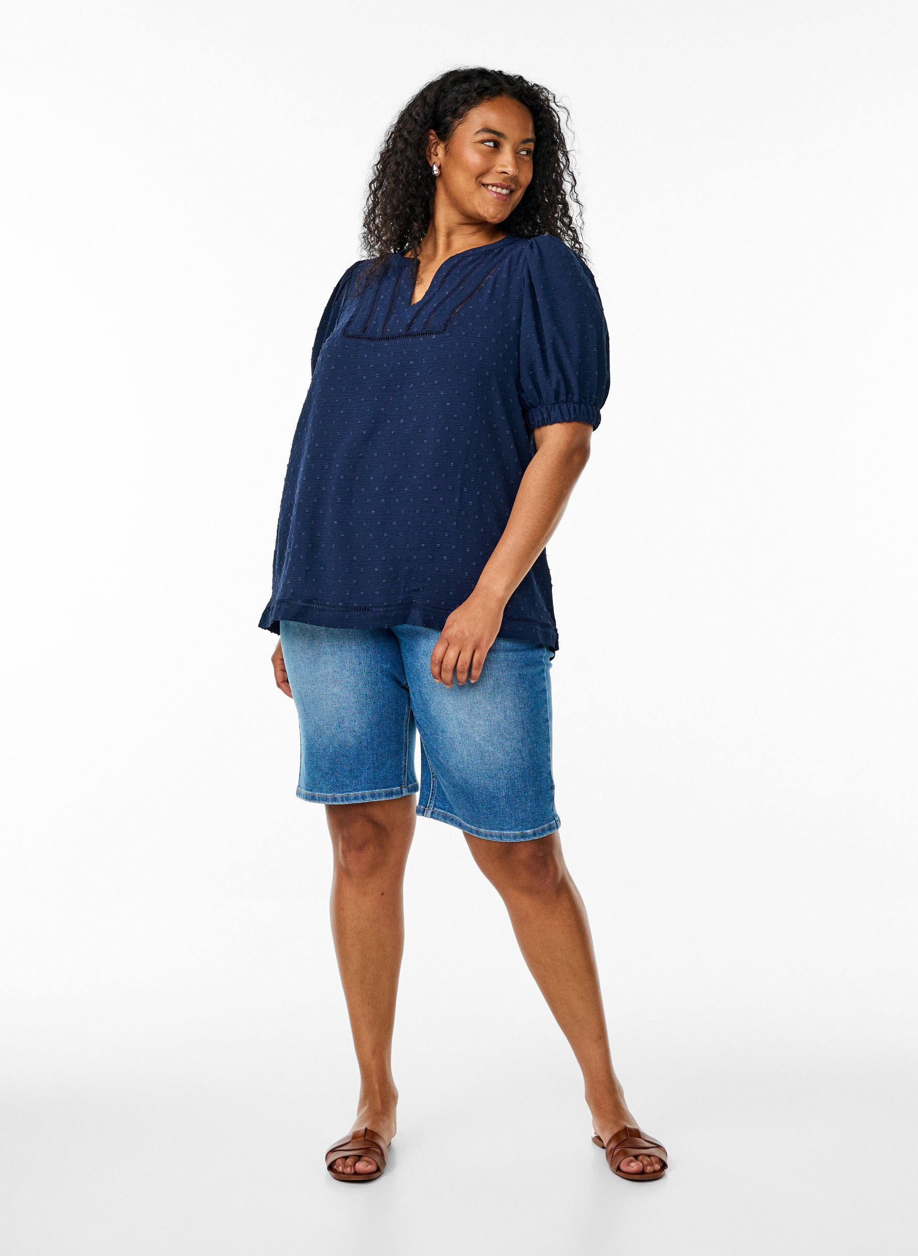 Zizzi Pusero, jossa lyhyet puffihihat ja pilkullinen tekstuuri, Navy Blazer, Model image number 2