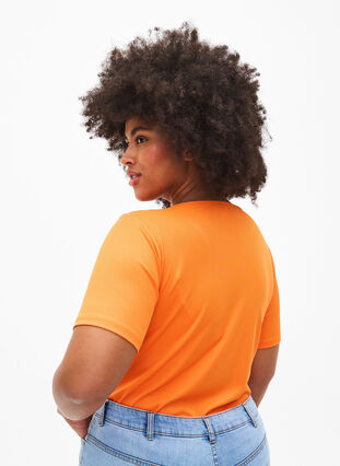 Tyköistuva V-kaula-aukkoinen pusero, jossa on verkkokankainen yksityiskohta, Vibrant Orange, Model image number 1