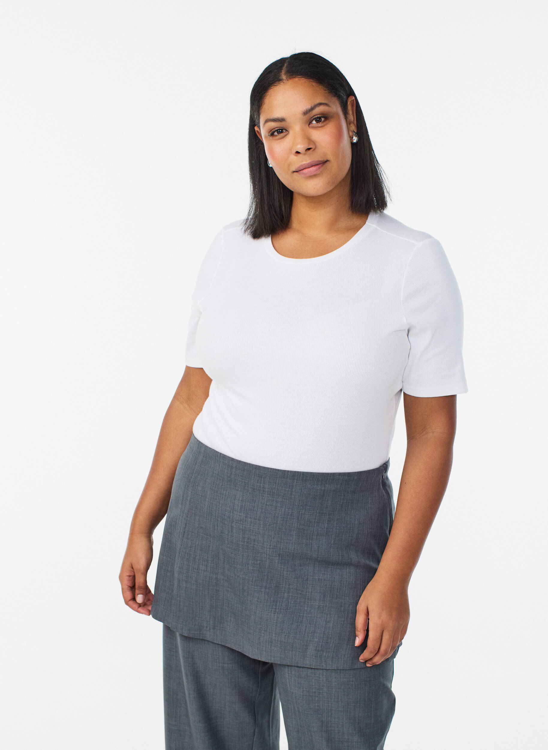 Zizzi Perus ribattu T-paita py&ouml;re&auml;ll&auml; p&auml;&auml;ntiell&auml;, Valkoinen, Model image number 0