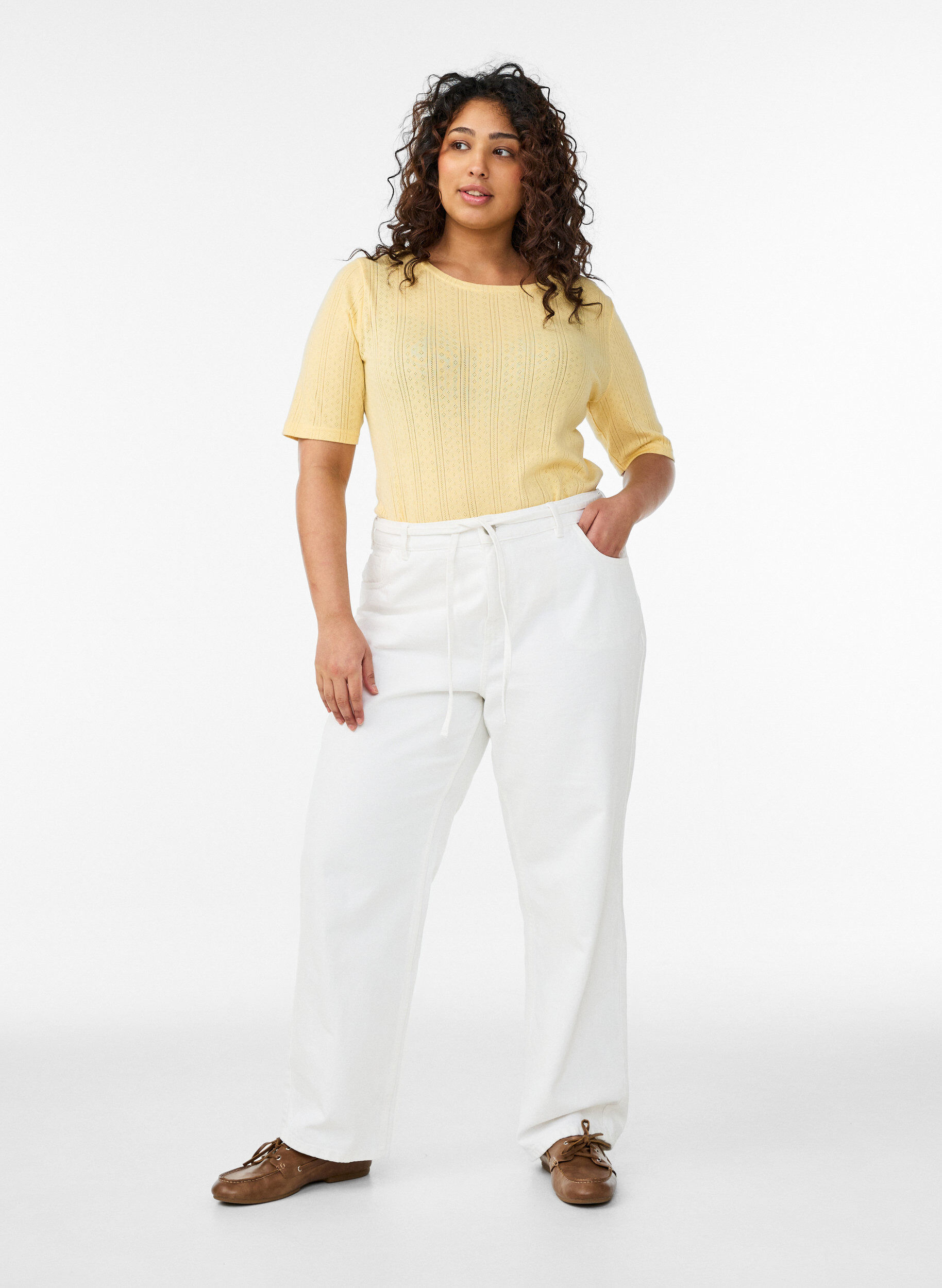 Zizzi Puuvillainen T-paita reik&auml;kirjonnalla, Keltainen, Model image number 1