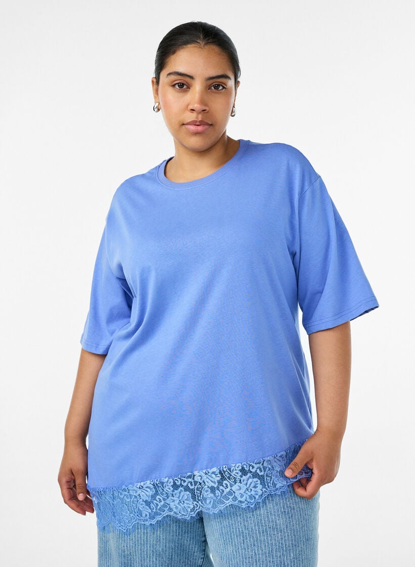 T-paita ep&auml;symmetrisell&auml; pitsihelmalla, Violetti, Model image number 0